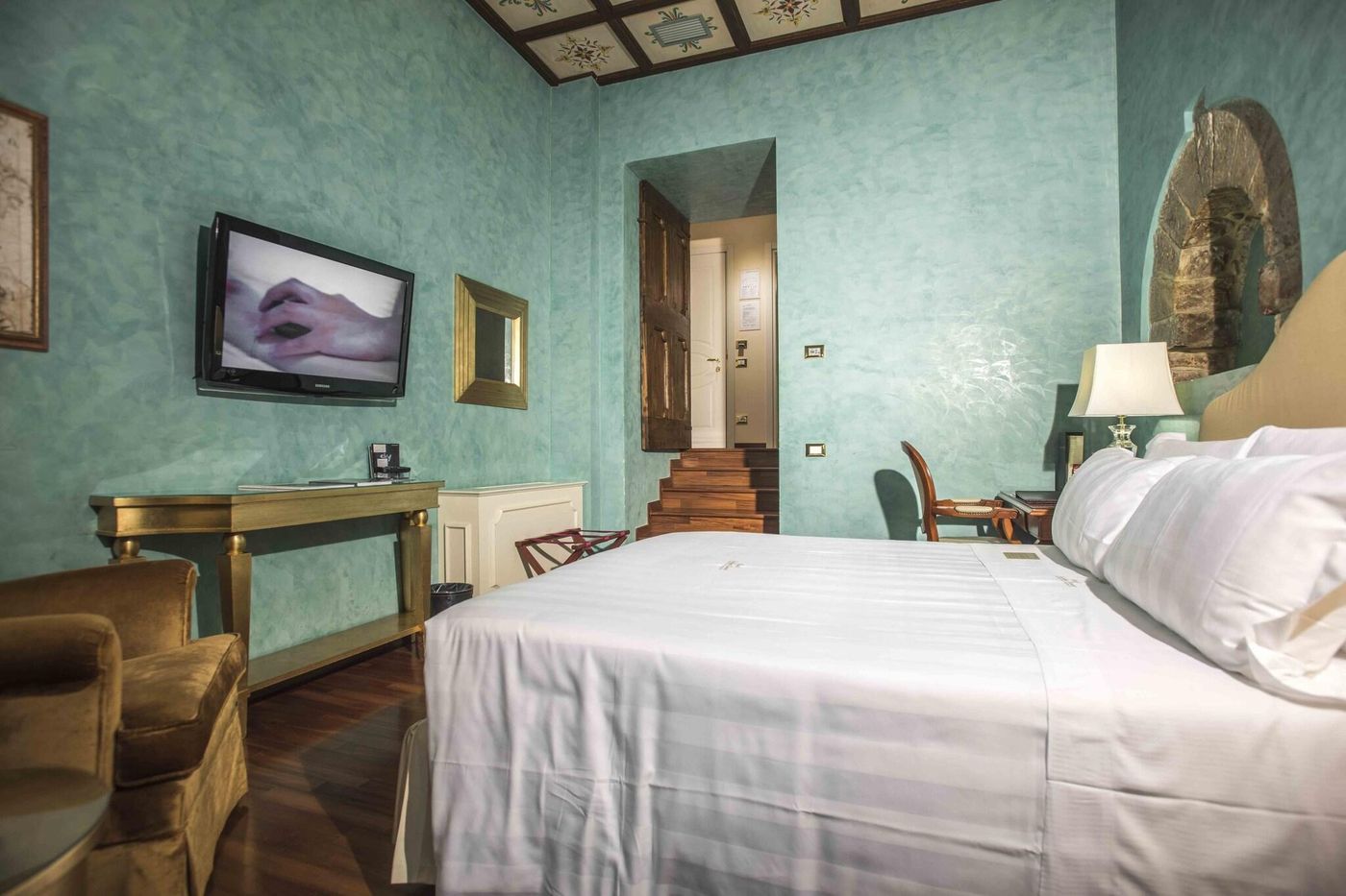 Golden-Tower-Hotel---Spa-Room-56