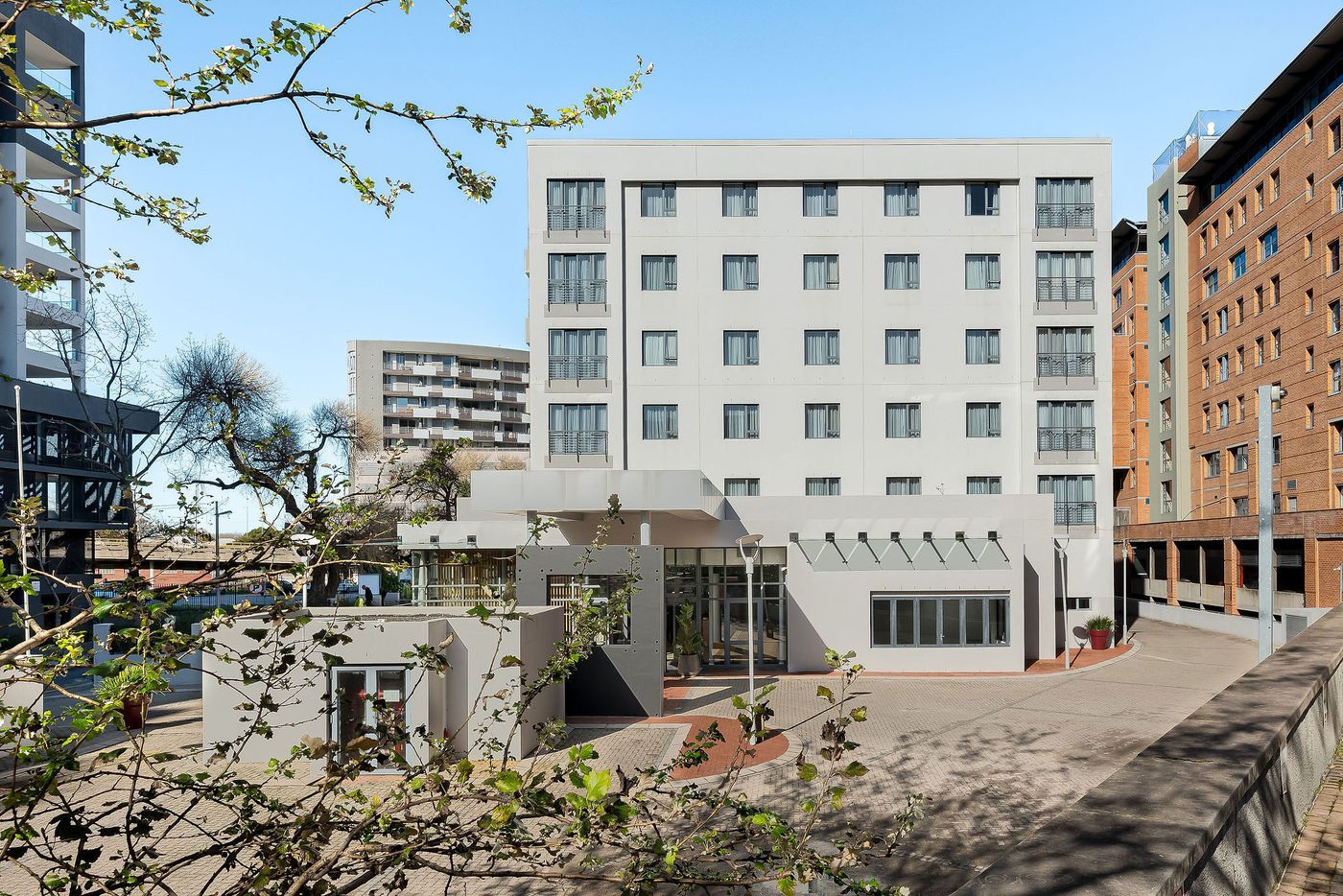 Park-Inn-by-Radisson-Cape-Town-Newlands-General-view-2