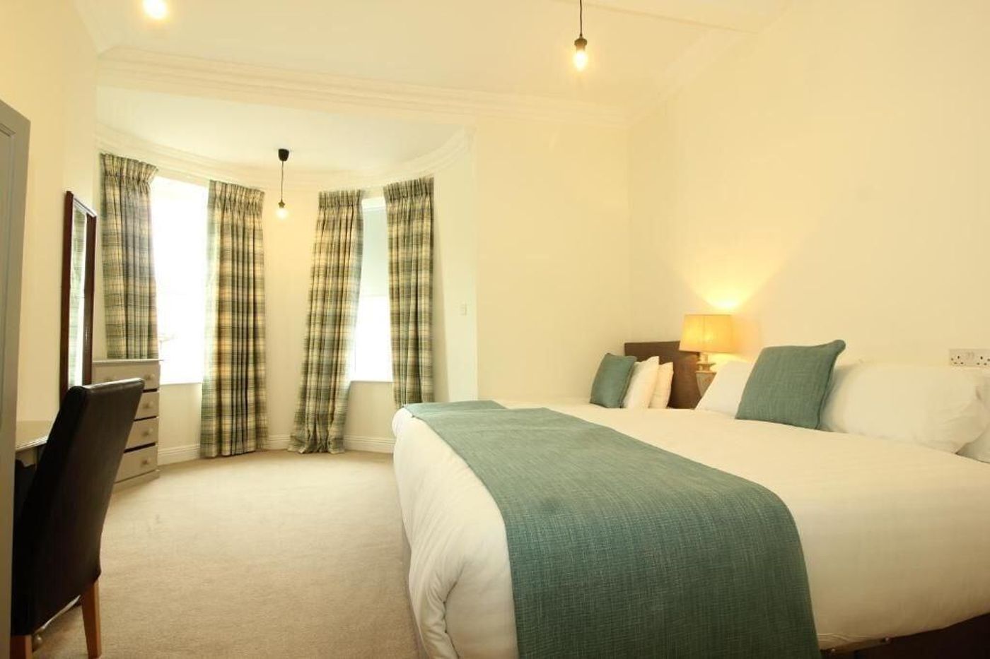 Tom-Dick-and-Harriet-s-Room-23