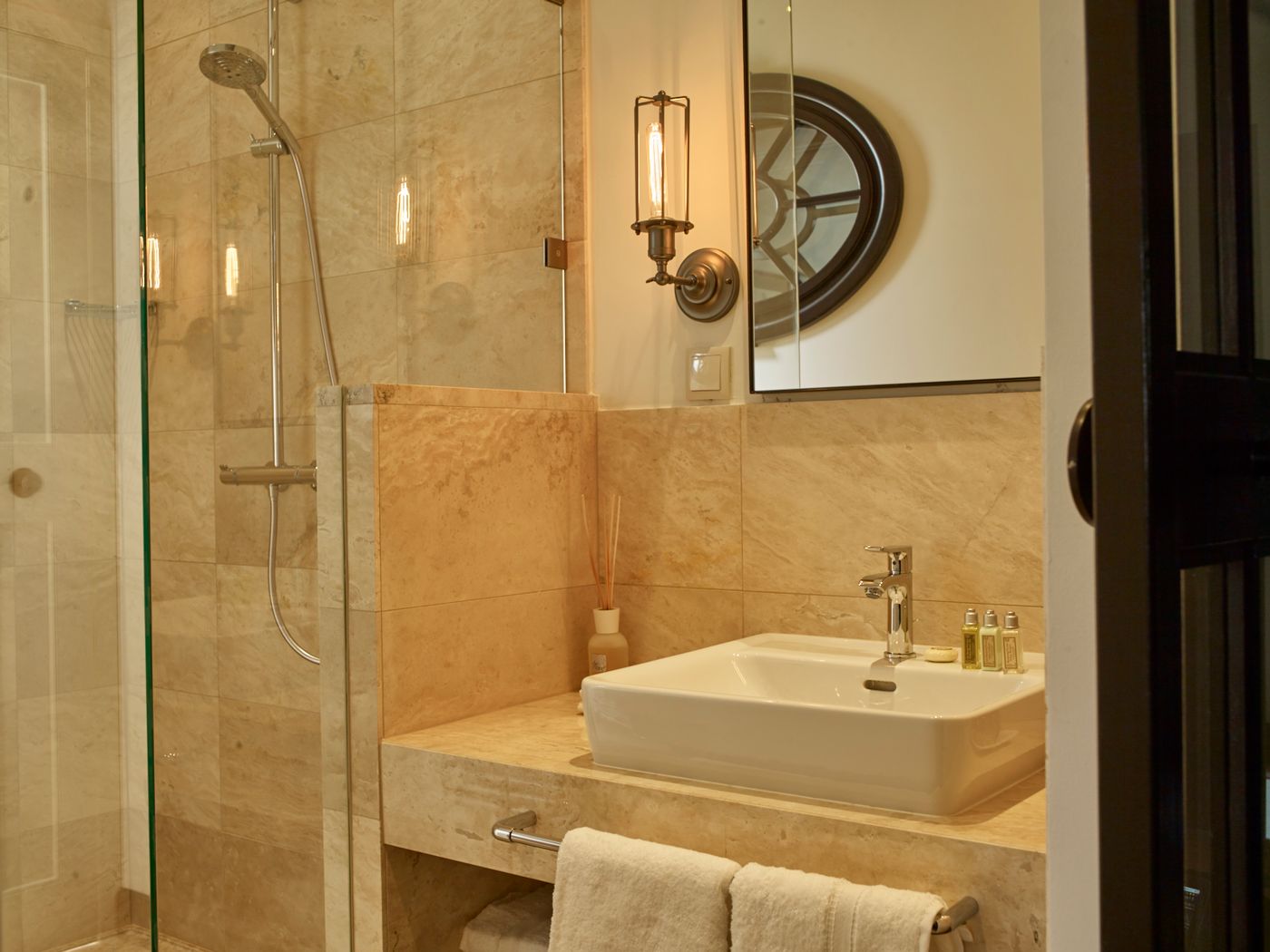 Pest-Buda-Hotel---Design---Boutique-Room-38