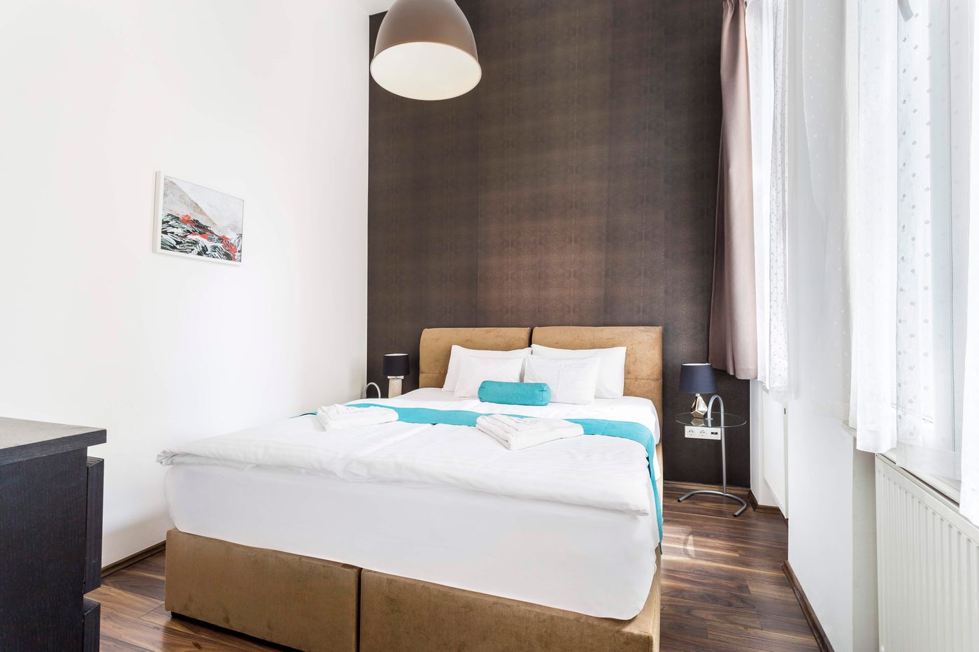 Hotel-Mika-Downtown-Room-18