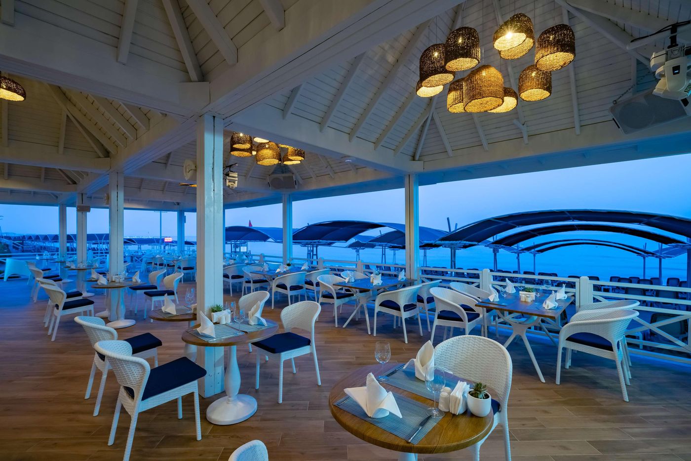 Papillon-Belvil-Restaurant-46