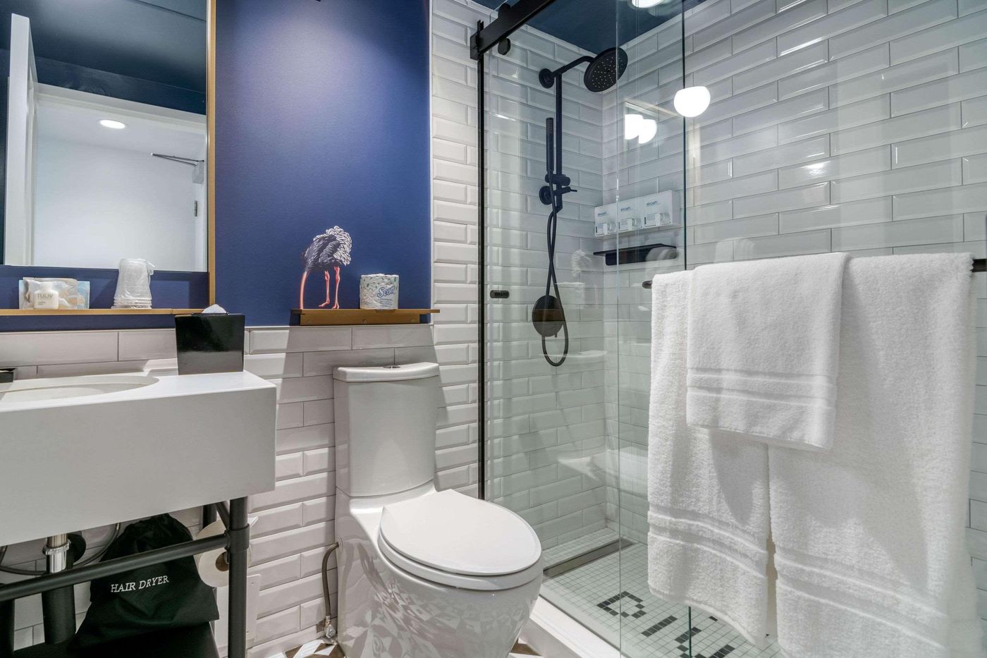 Hotel-Belmont-Vancouver-MGallery-Room-56