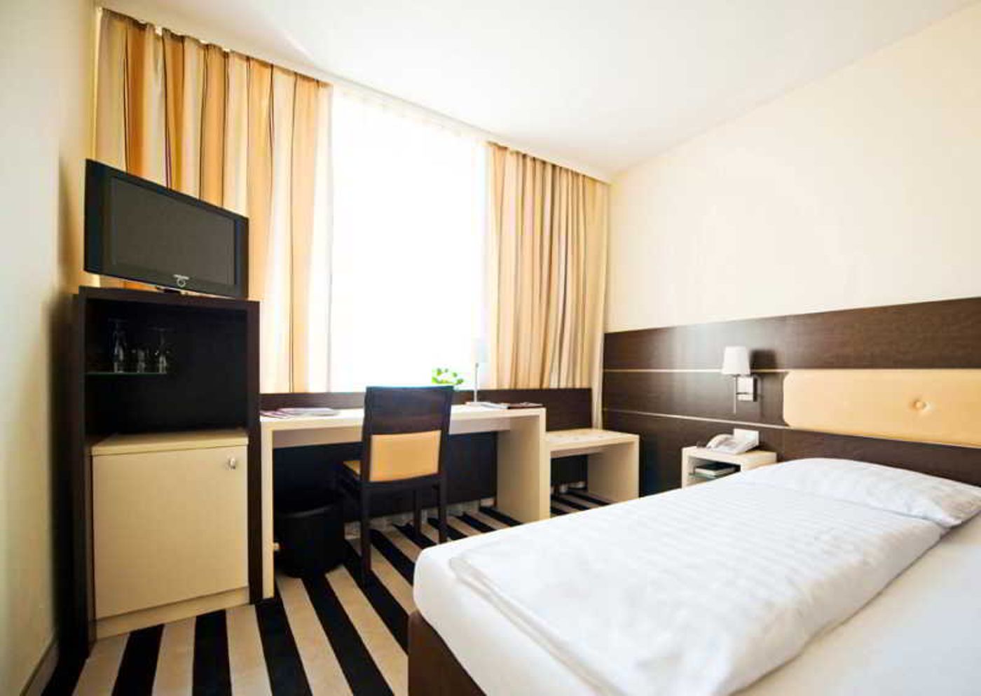 Bristol Hotel - Germany - Frankfurt Am Main - Room - 5