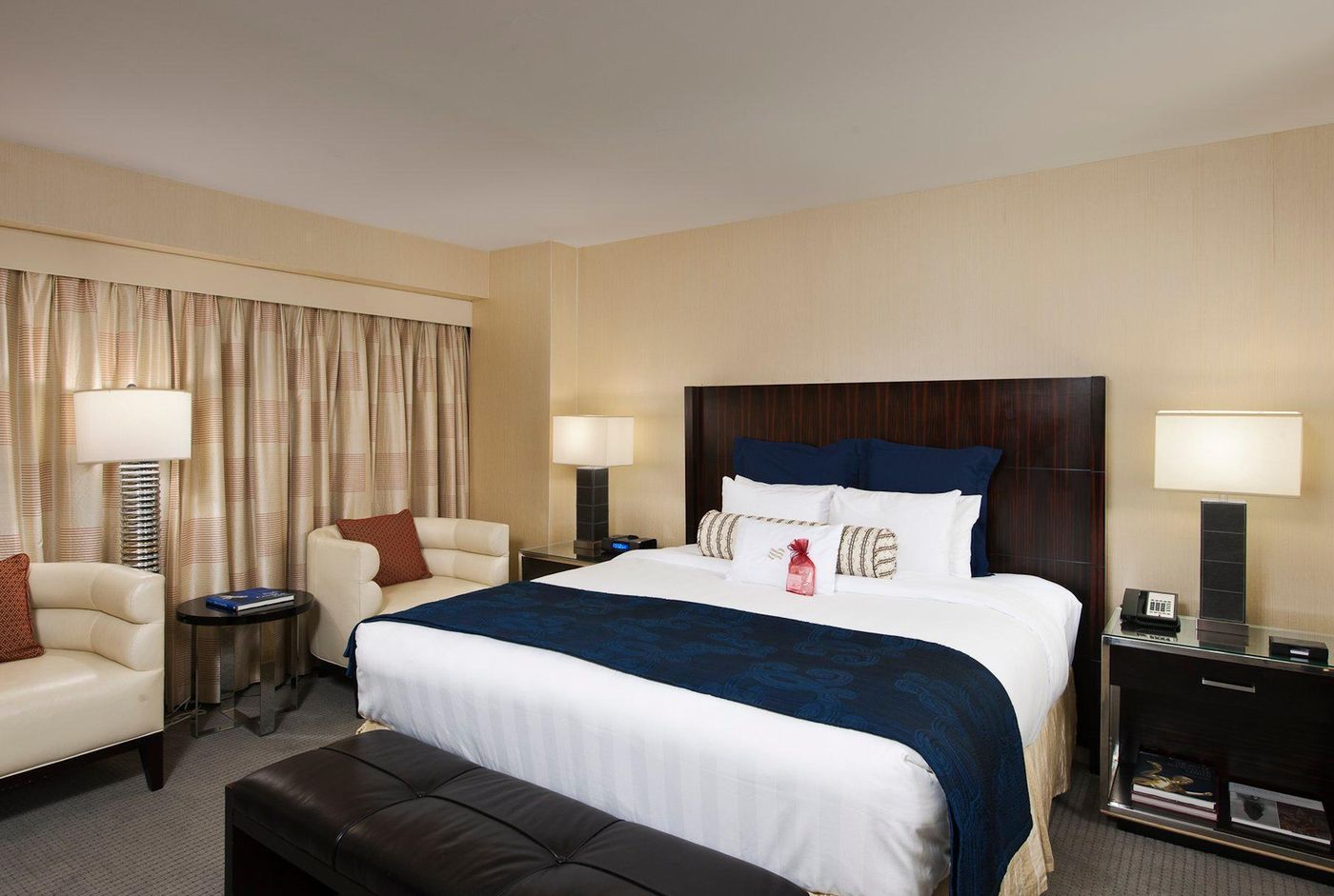 Crowne-Plaza-Times-Square-Manhattan-Room-35