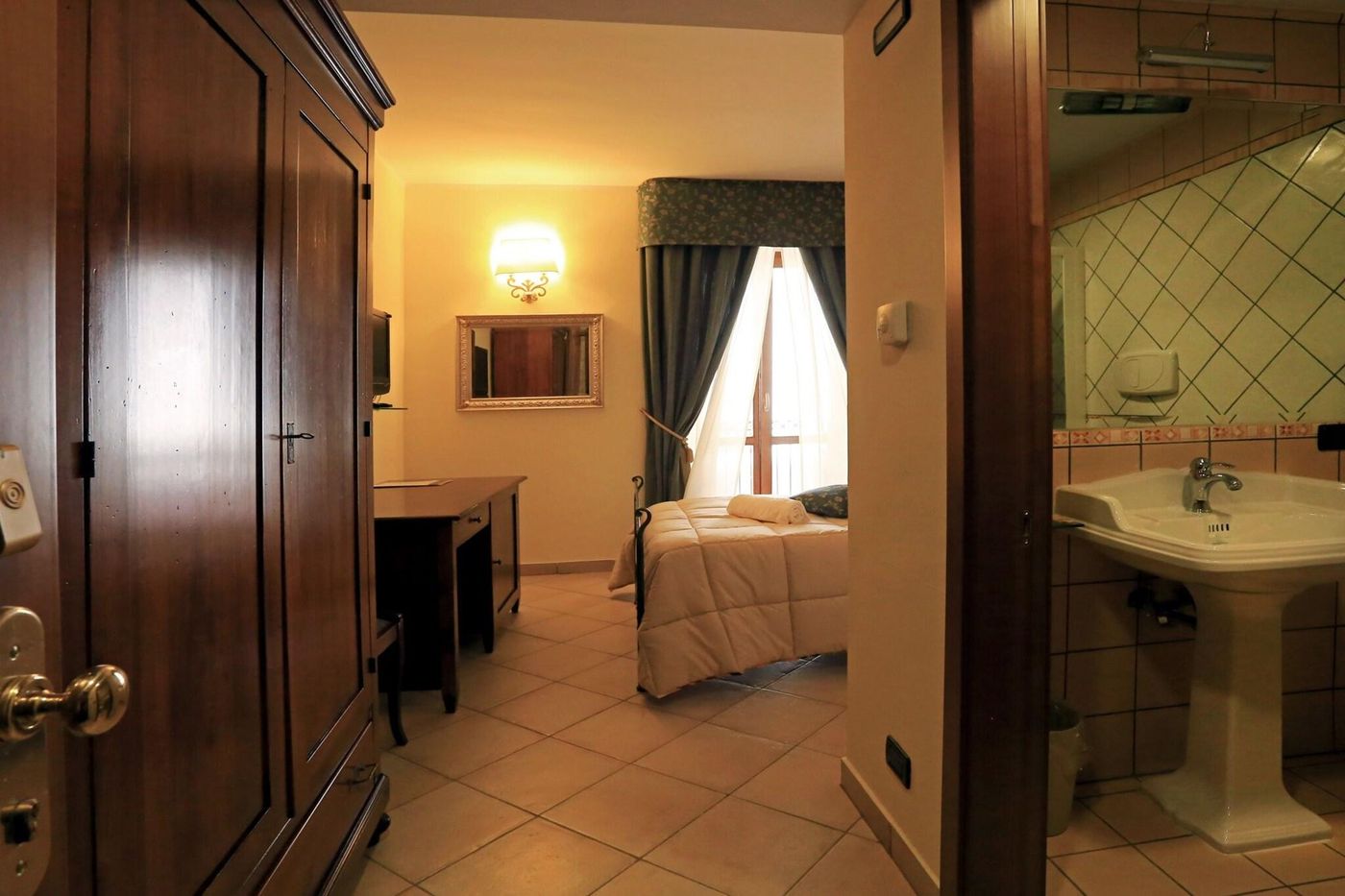 Hotel-L-Aquila-Room-19
