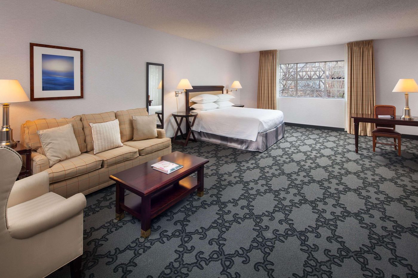Anaheim-Majestic-Garden-Hotel-Room-13