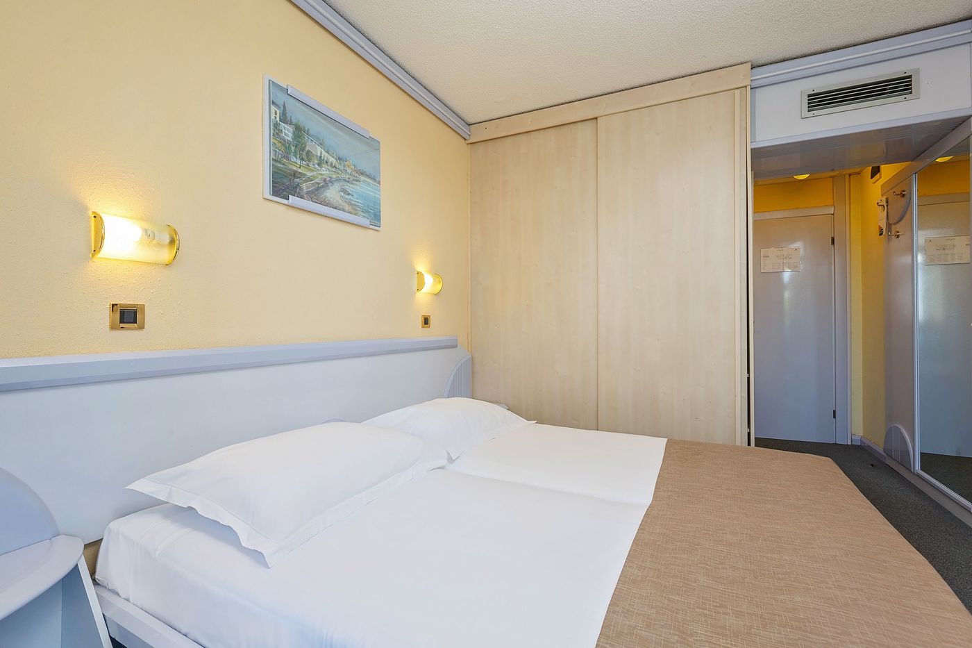 Hotel-Plavi-Plava-Laguna-Room-19