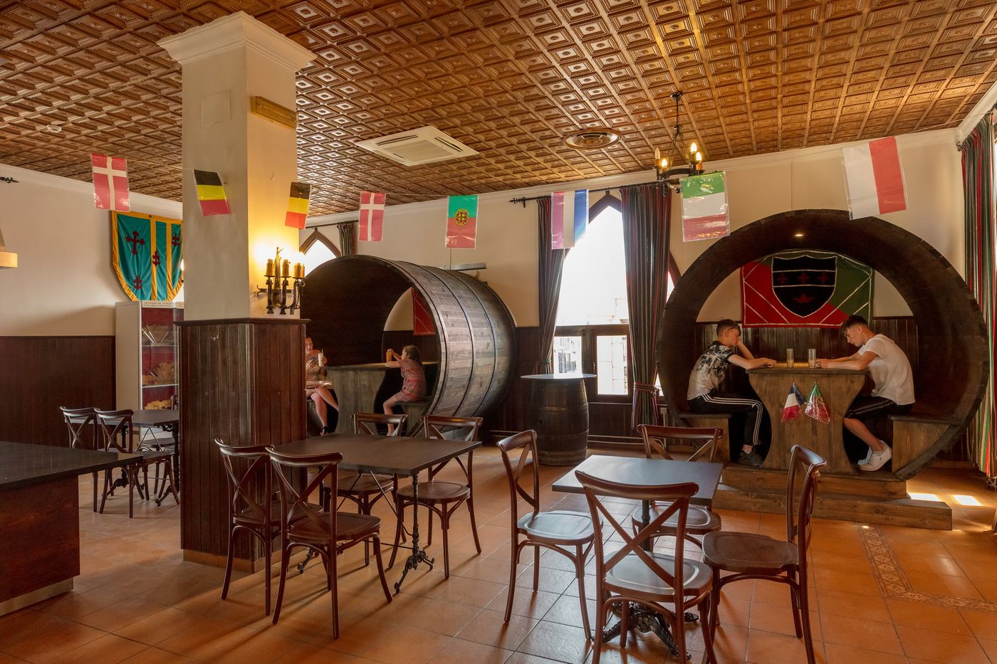 Magic-Robin-Hood-Bar-56