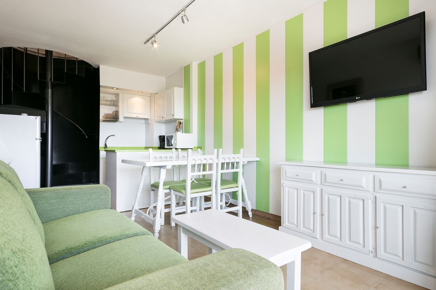 Salles-Beach-Apartments-Room-19
