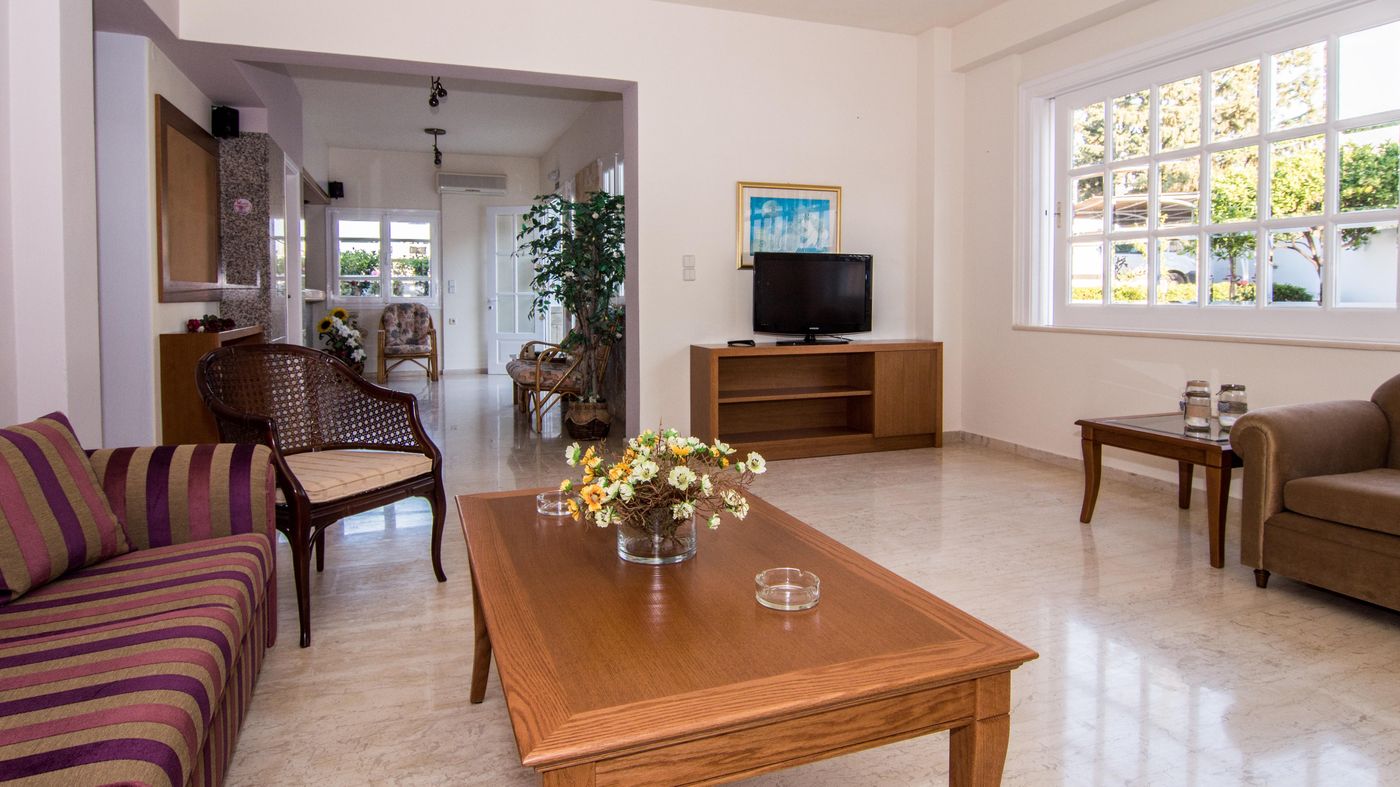 Manolis-Apartments-Lobby-17