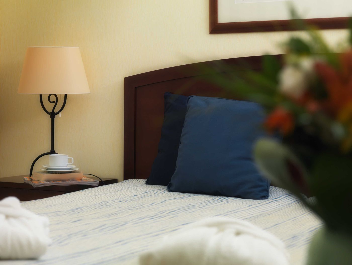 Yellow-Praia-Monte-Gordo-Hotel-Room-25