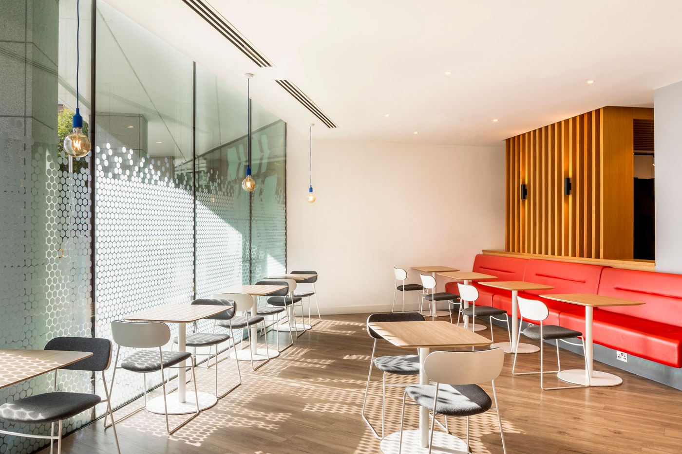 Holiday-Inn-Express-Dublin-City-Centre-Restaurant-22