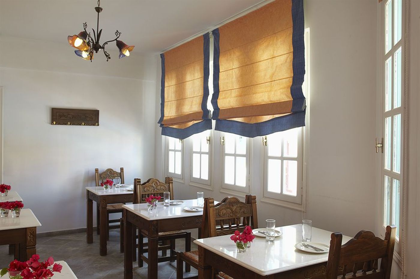 Nikolas-Restaurant-11