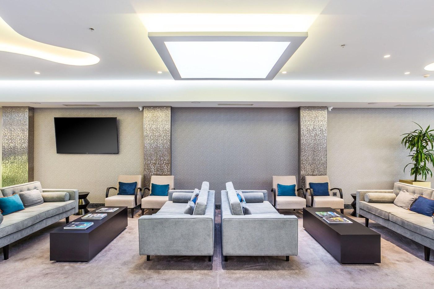 Empire-Lisbon-Hotel-Lobby-19