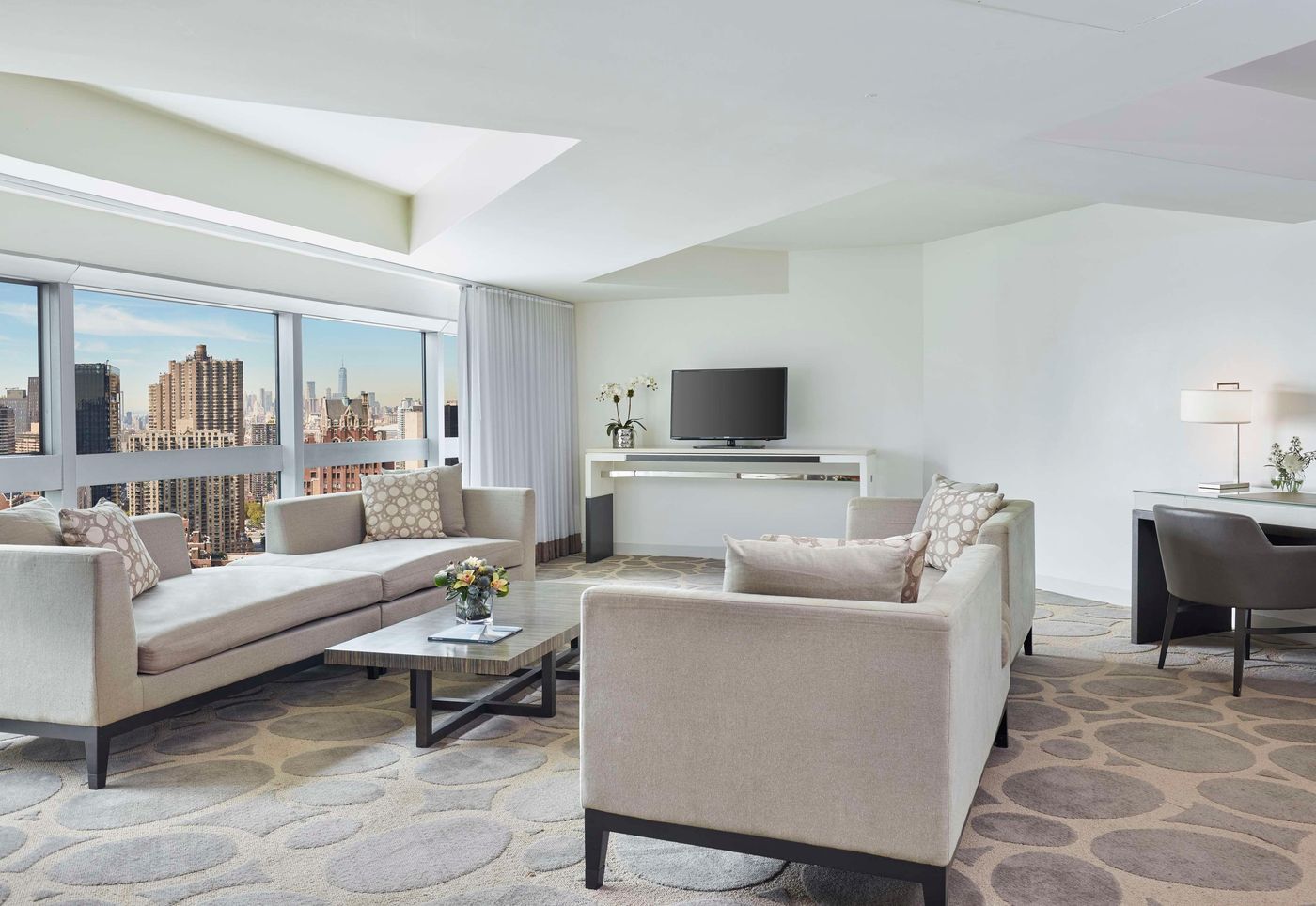 Millennium-Hilton-New-York-One-UN-Plaza-Room-24