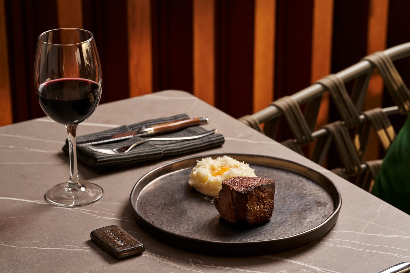 Kouros-Hotel---Suites-Restaurant-24