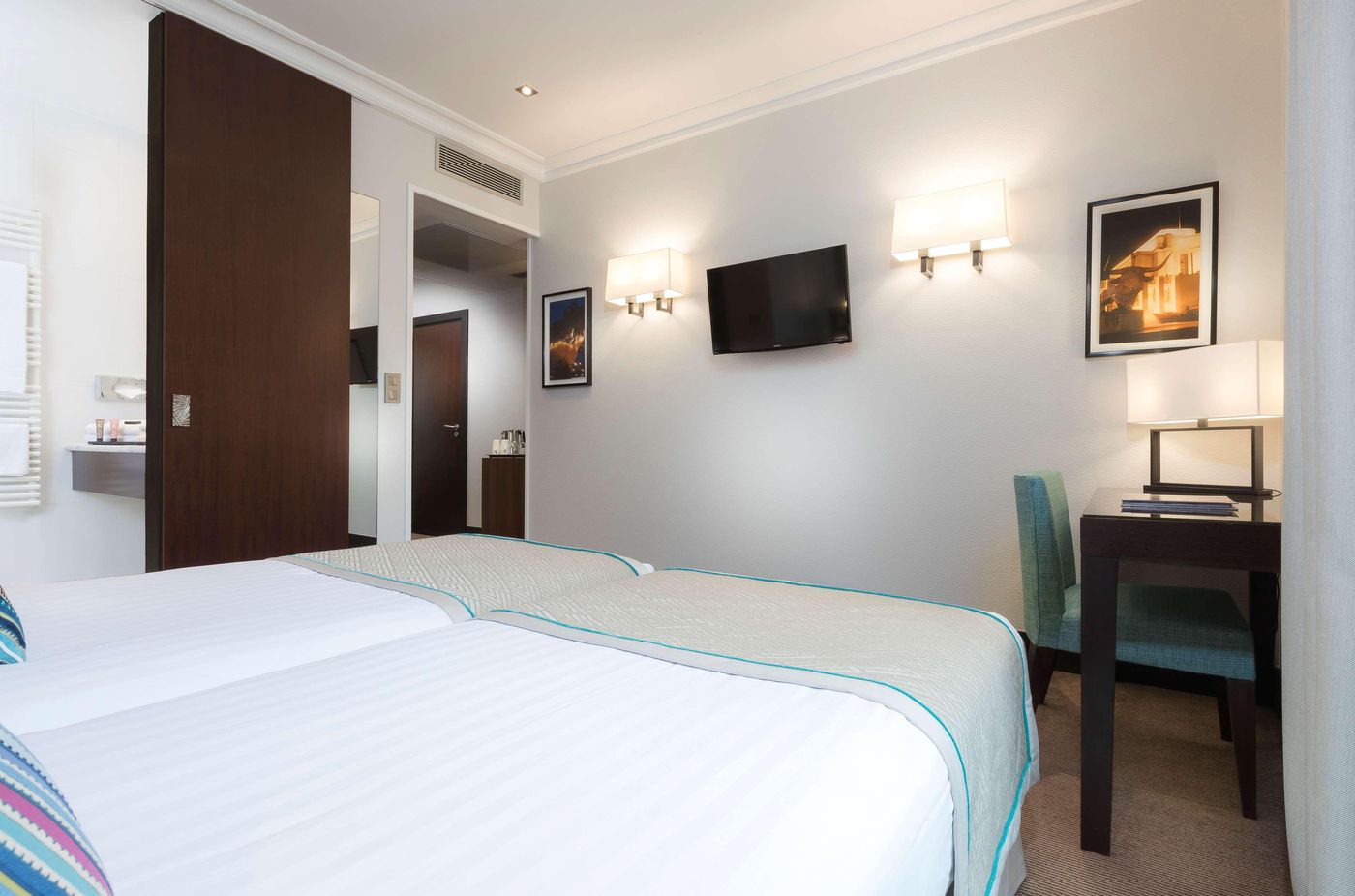 Montfleuri-Arc-de-Triomphe-Room-31