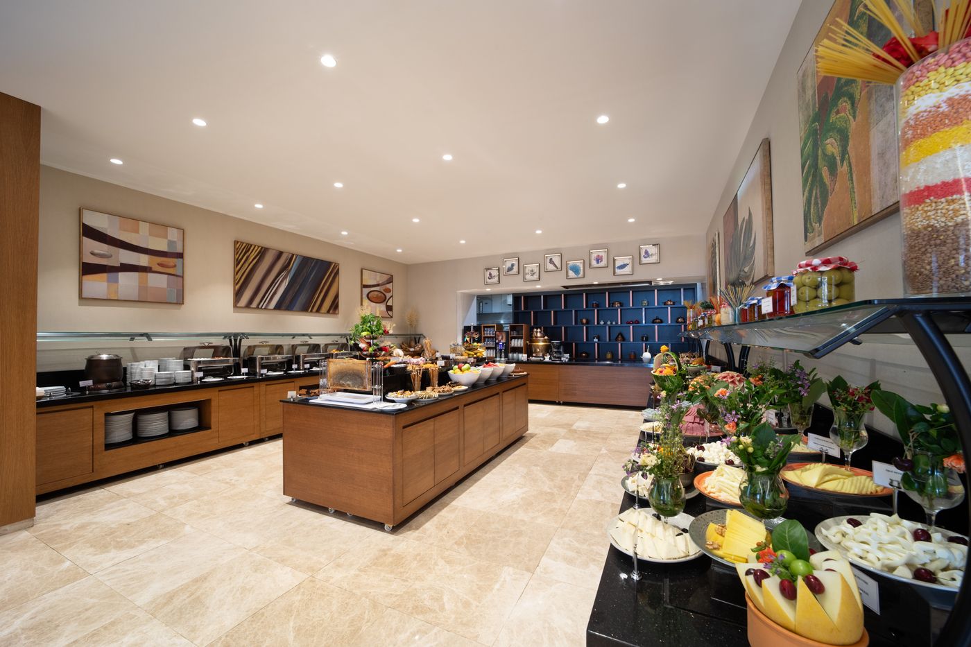 Ramada-Hotel---Suites-by--Istanbul-Atakoy-Restaurant-38