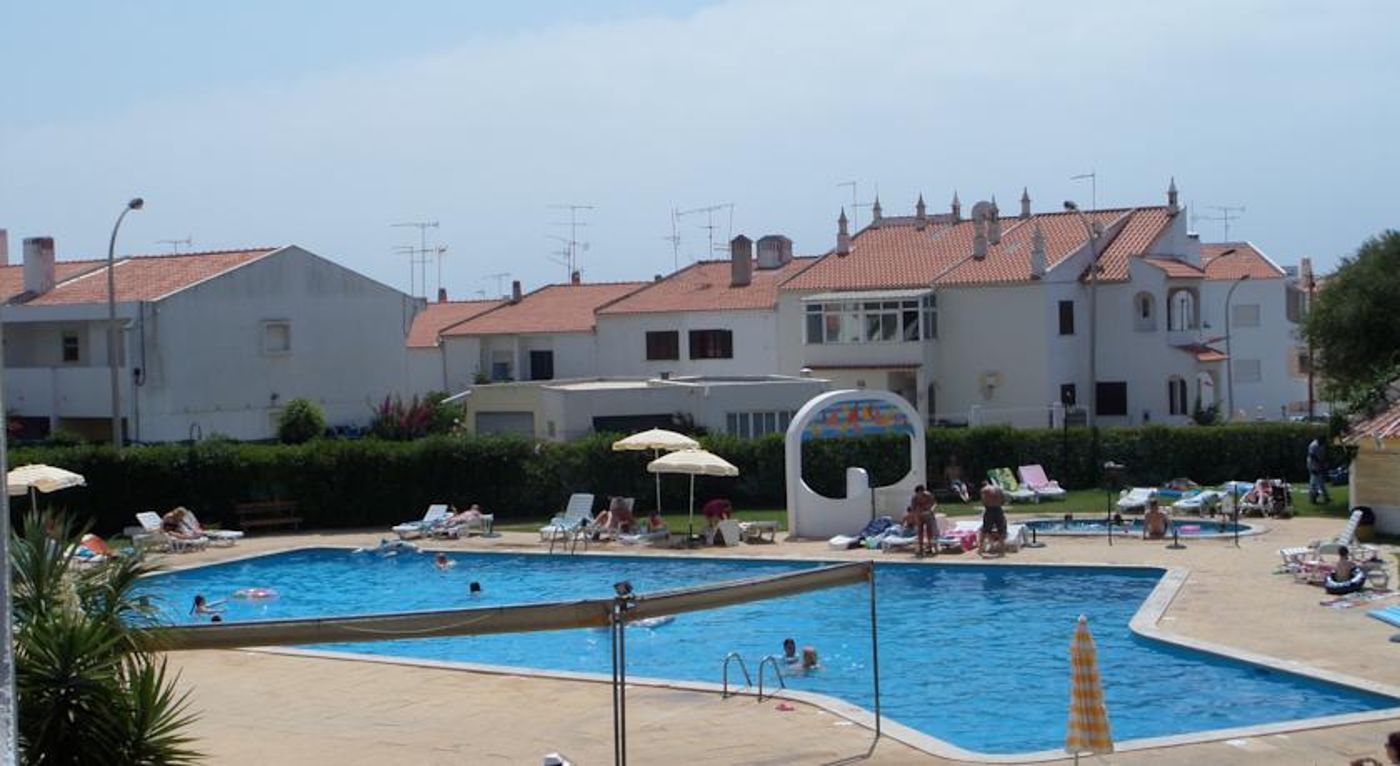 Silchoro-Apartamentos-Turisticos-Pool-5