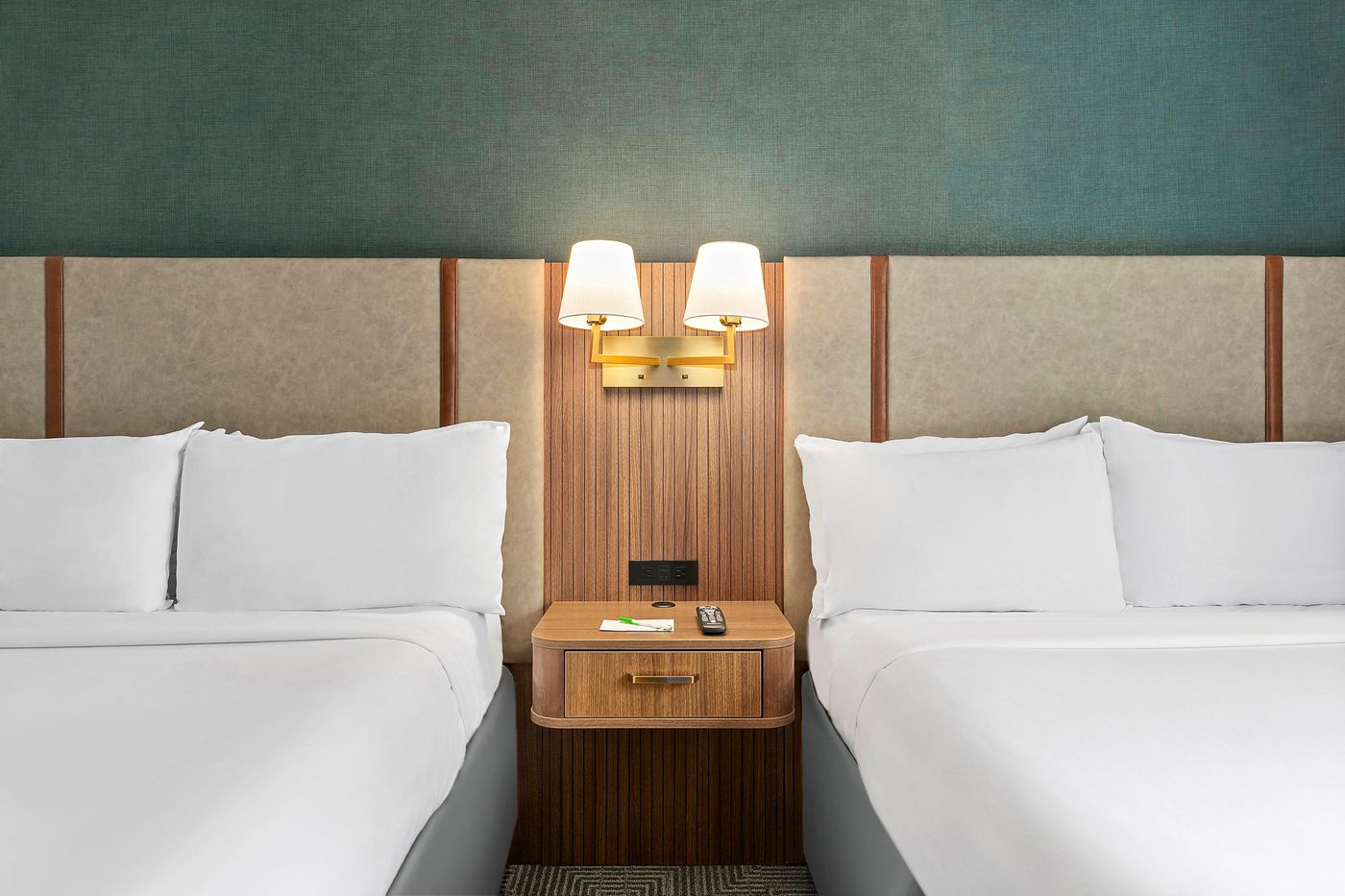 Holiday-Inn-Manhattan-6th-Ave---Chelsea-Room-22