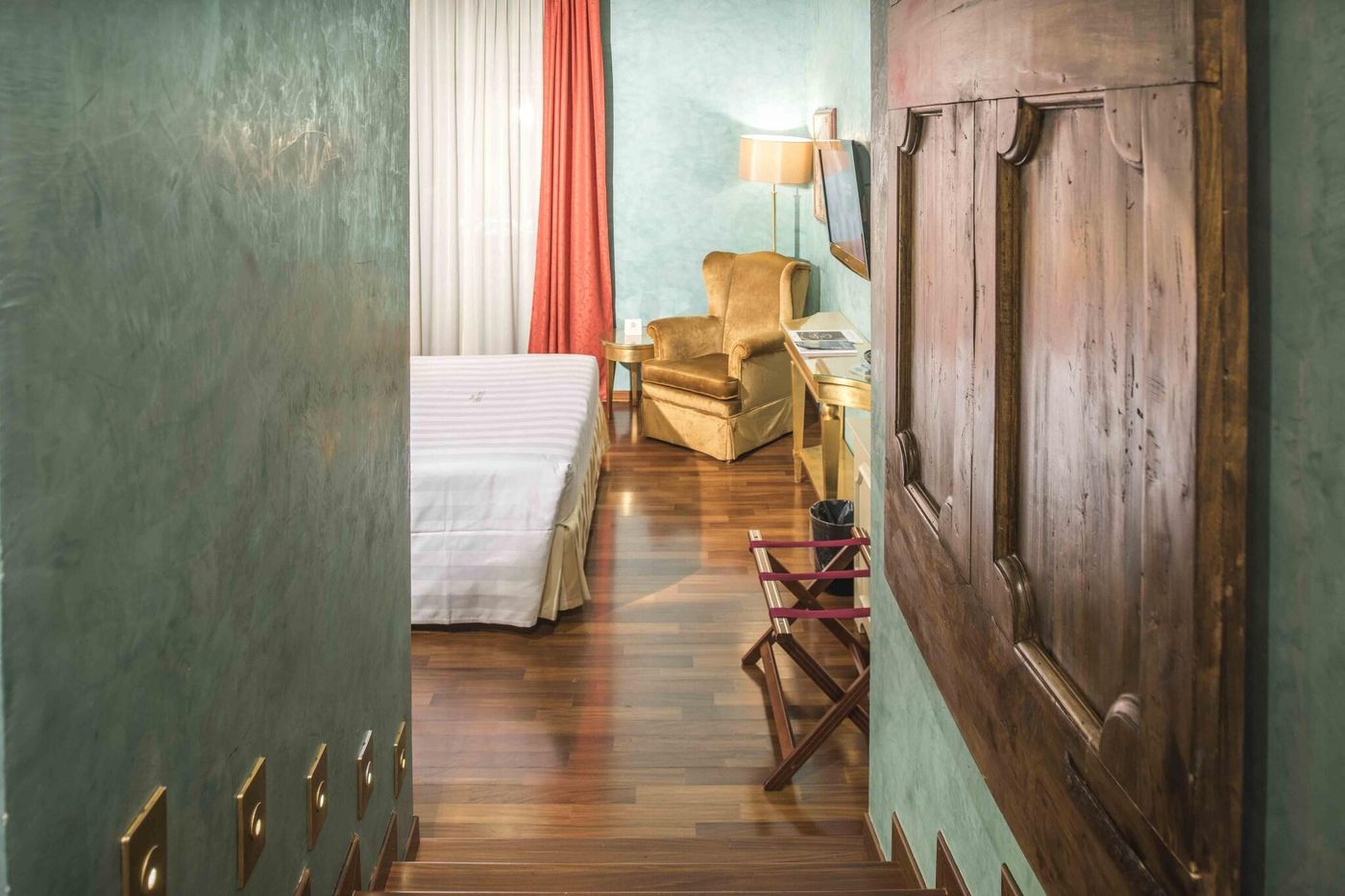 Golden-Tower-Hotel---Spa-Room-71