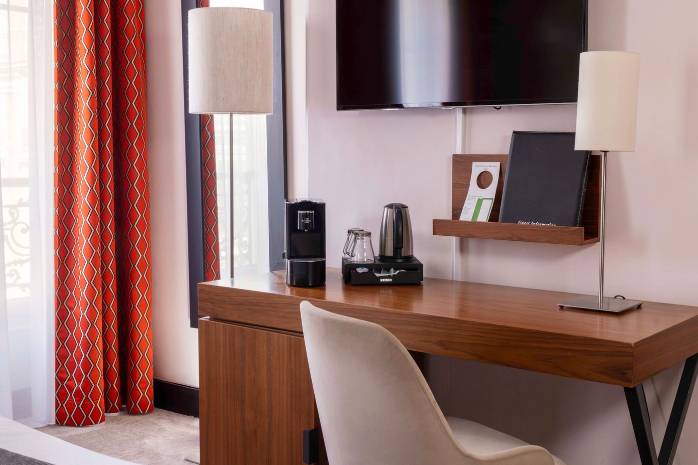 Hotel-Elysees-Bassano-Room-6