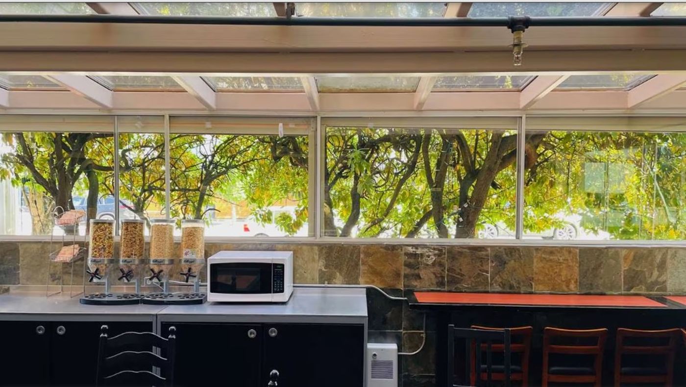 SureStay-by-Best-Western-Richmond-Vancouver-Airport-Restaurant-7