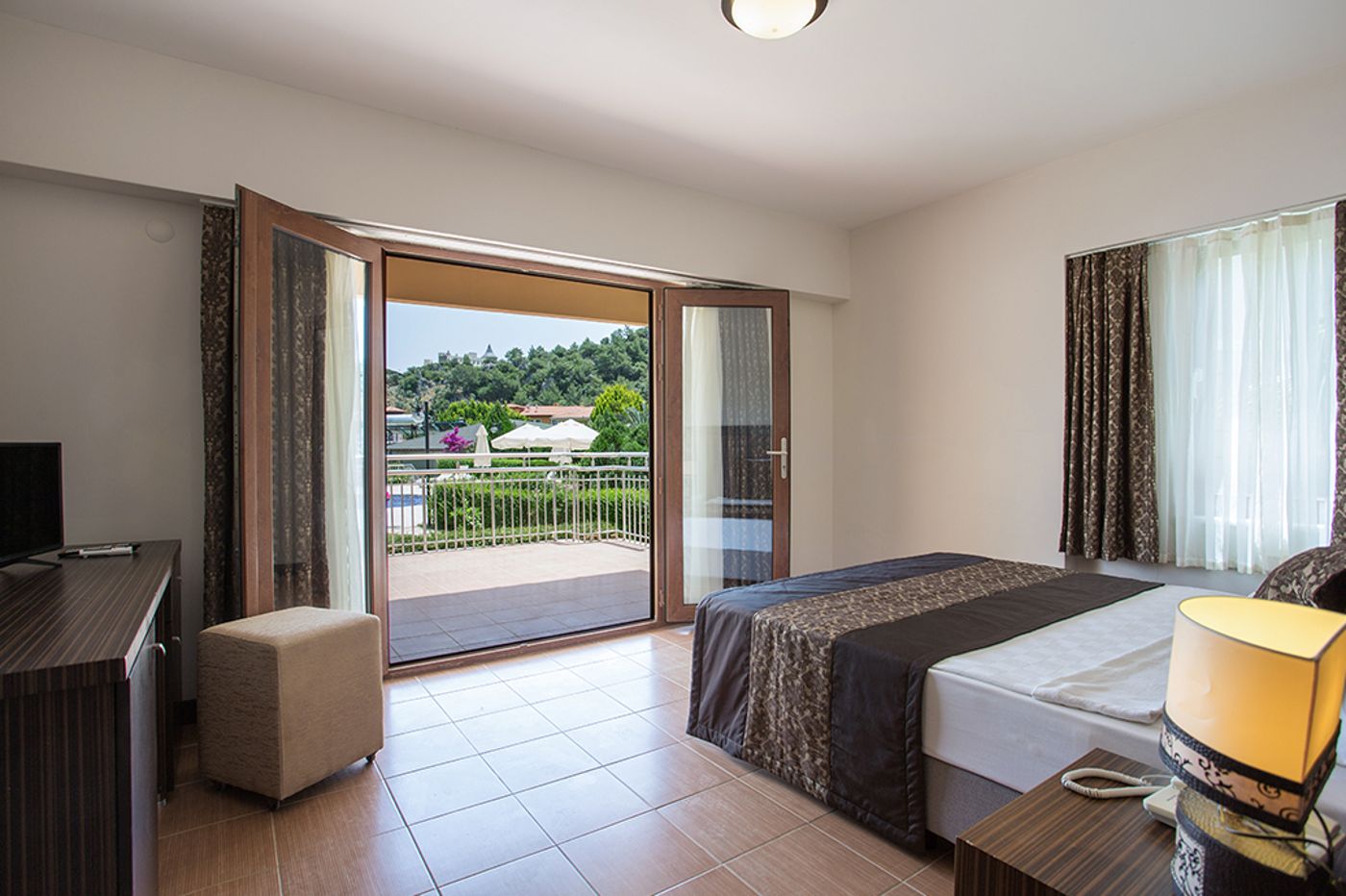 The-One-Club-Room-22