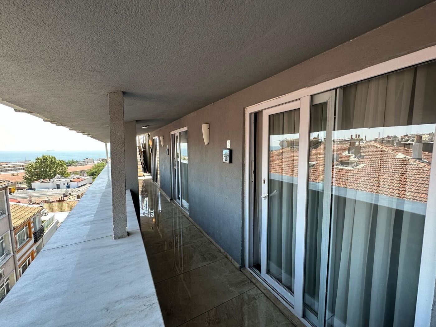 Good-Night-Hotel-Room-2