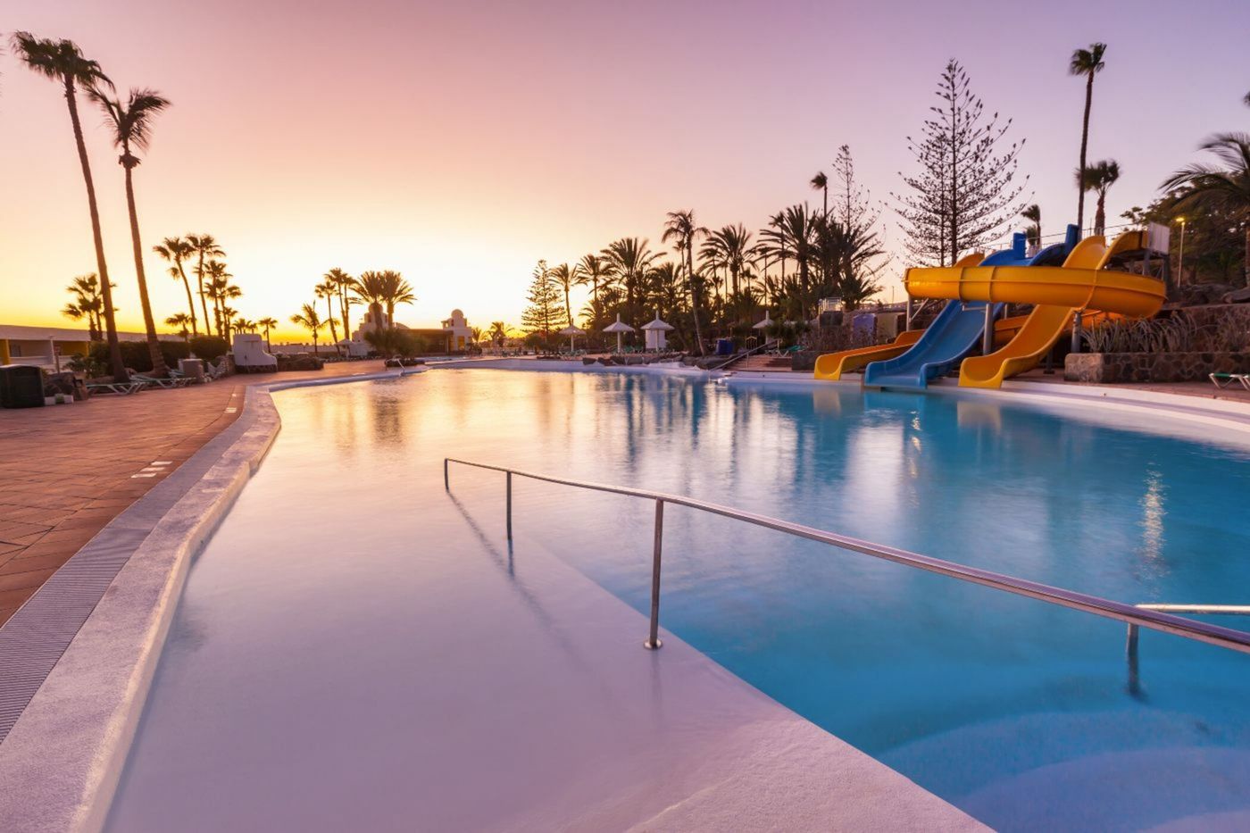 Abora-Interclub-Atlantic-by-Lopesan-Hotels-Pool-11