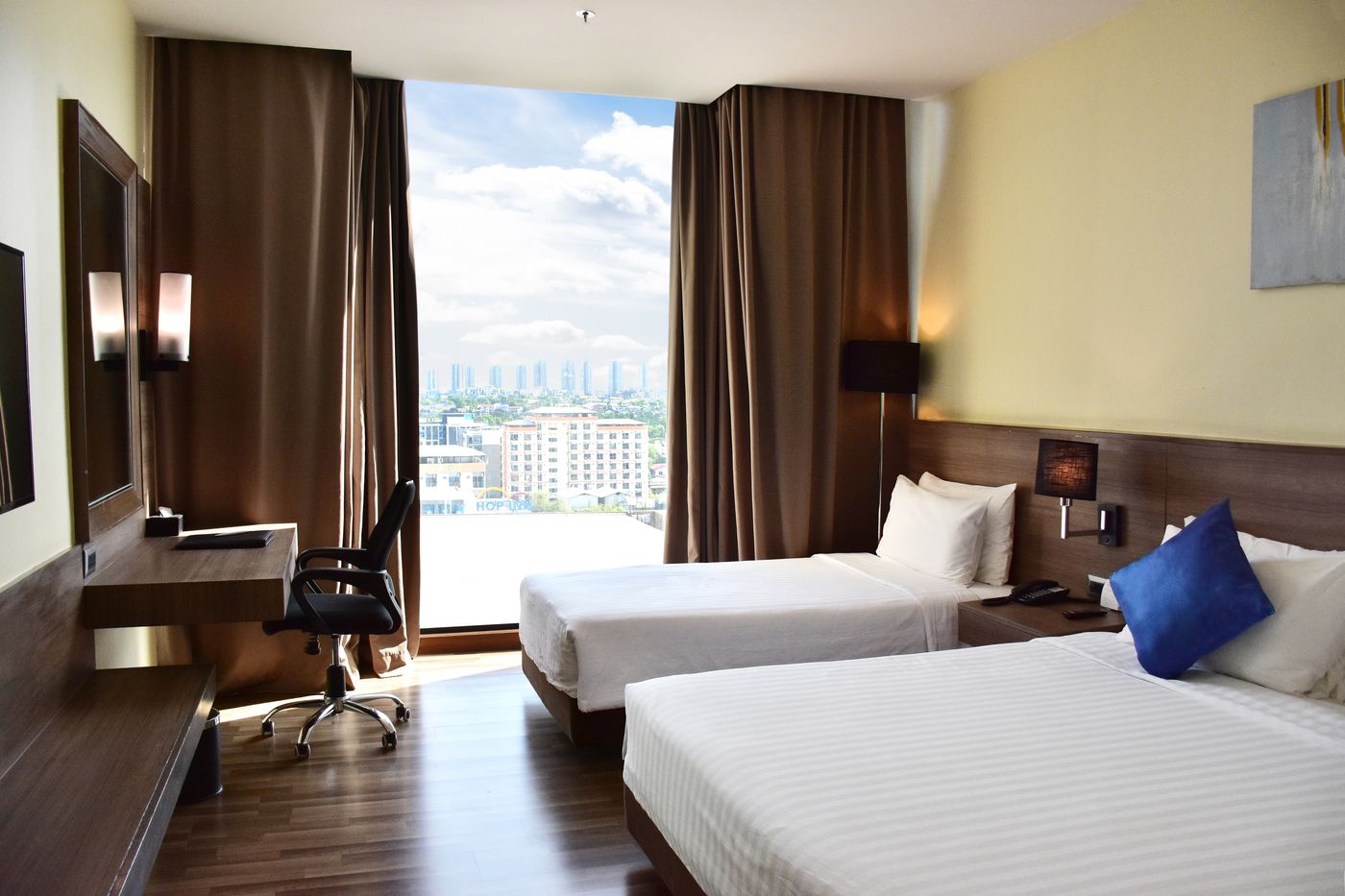 Best-Western-Plus-Wanda-Grand-Hotel-Room-17
