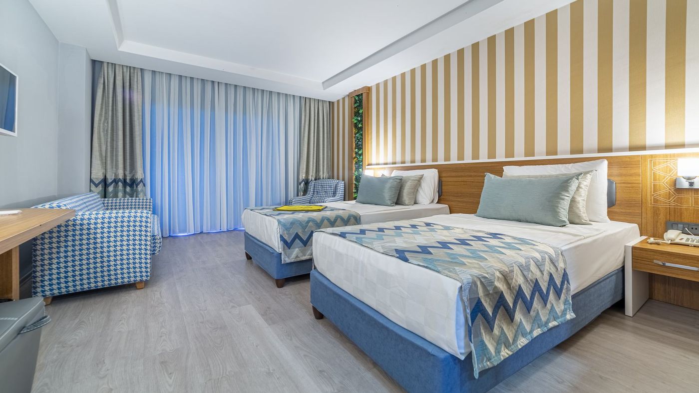 LONICERA PREMIUM HOTEL 19