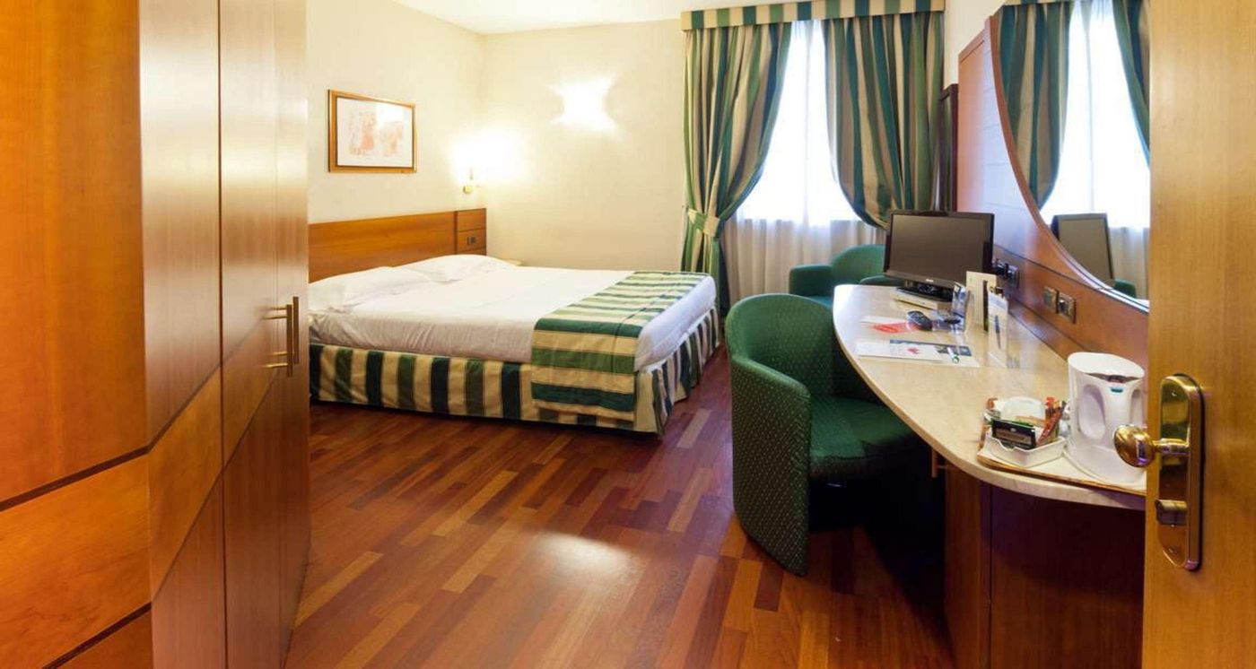 Hotel-Mirage--Sure-Hotel-Collection-by-Best-Wester-Room-27