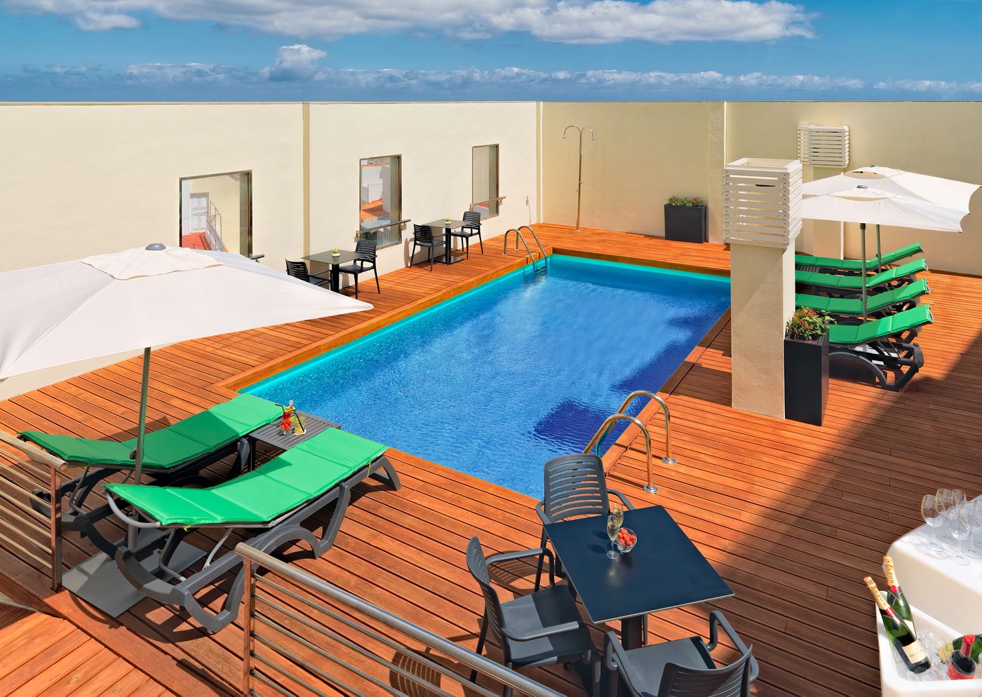 Occidental Santa Cruz Contemporaneo