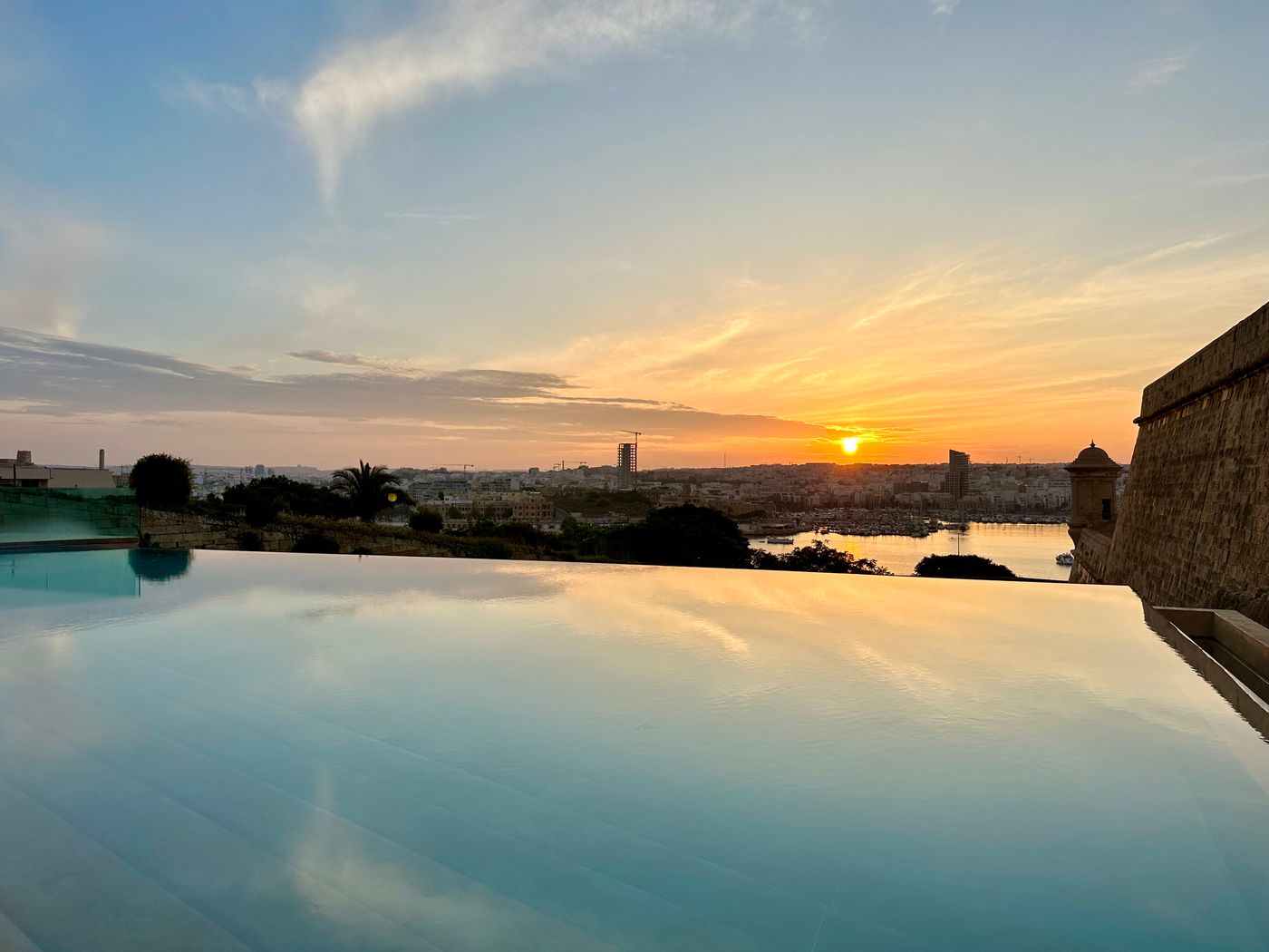 Hotel-Phoenicia-Pool-87