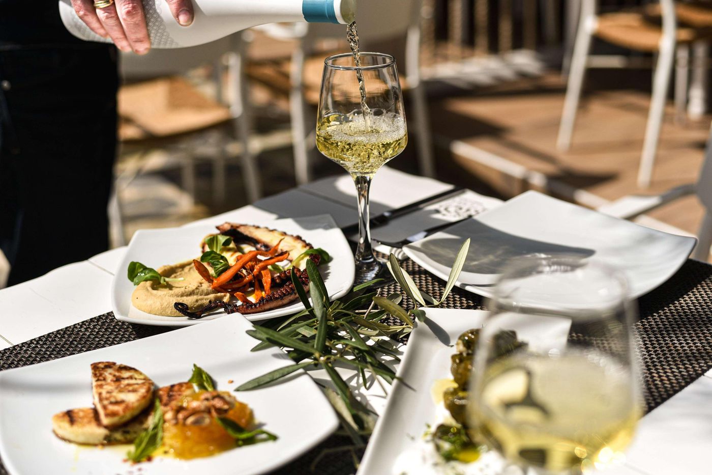 Athena-Pallas--Restaurant-100