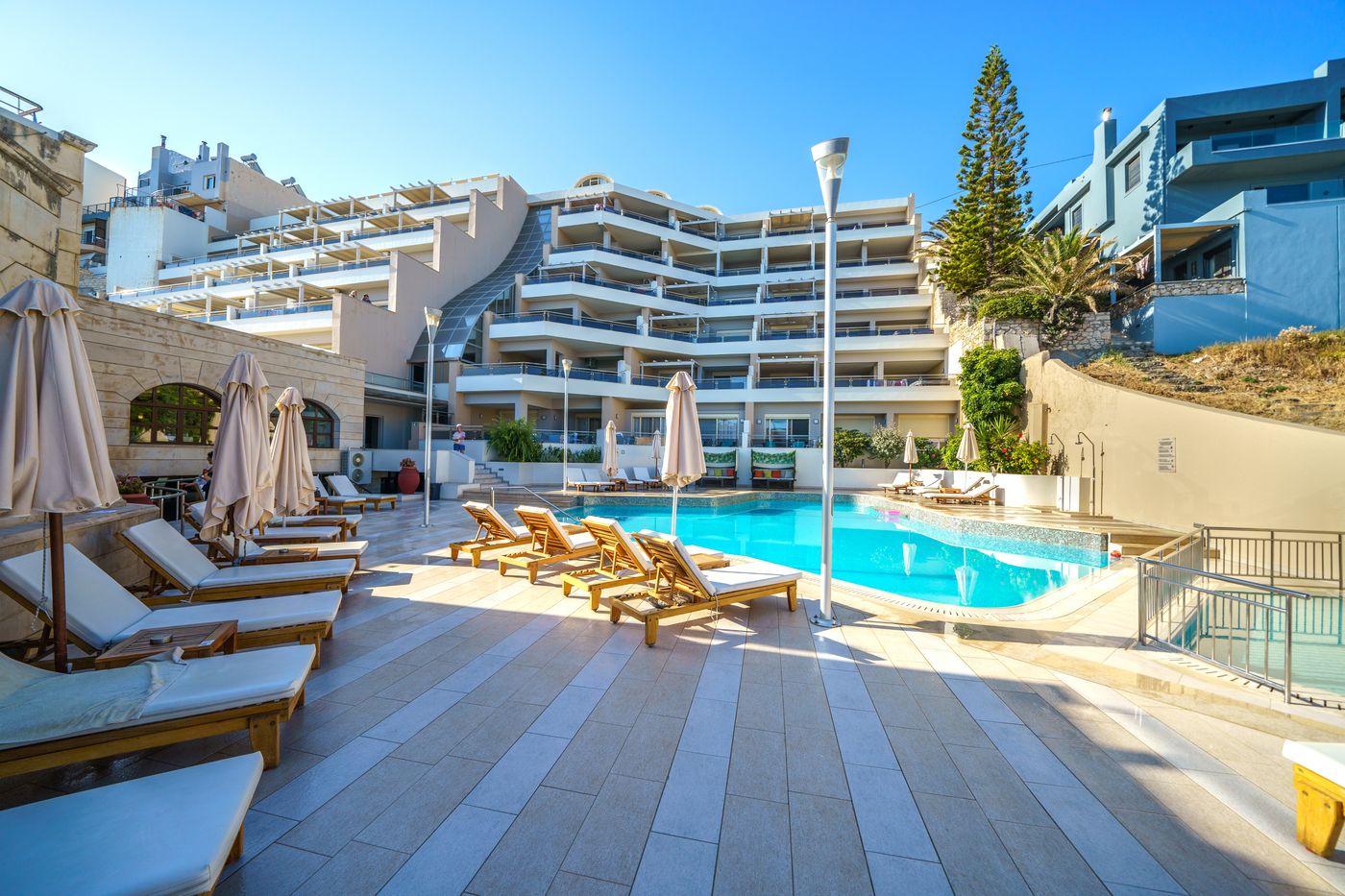 Macaris-Suites-and-Spa-Pool-2