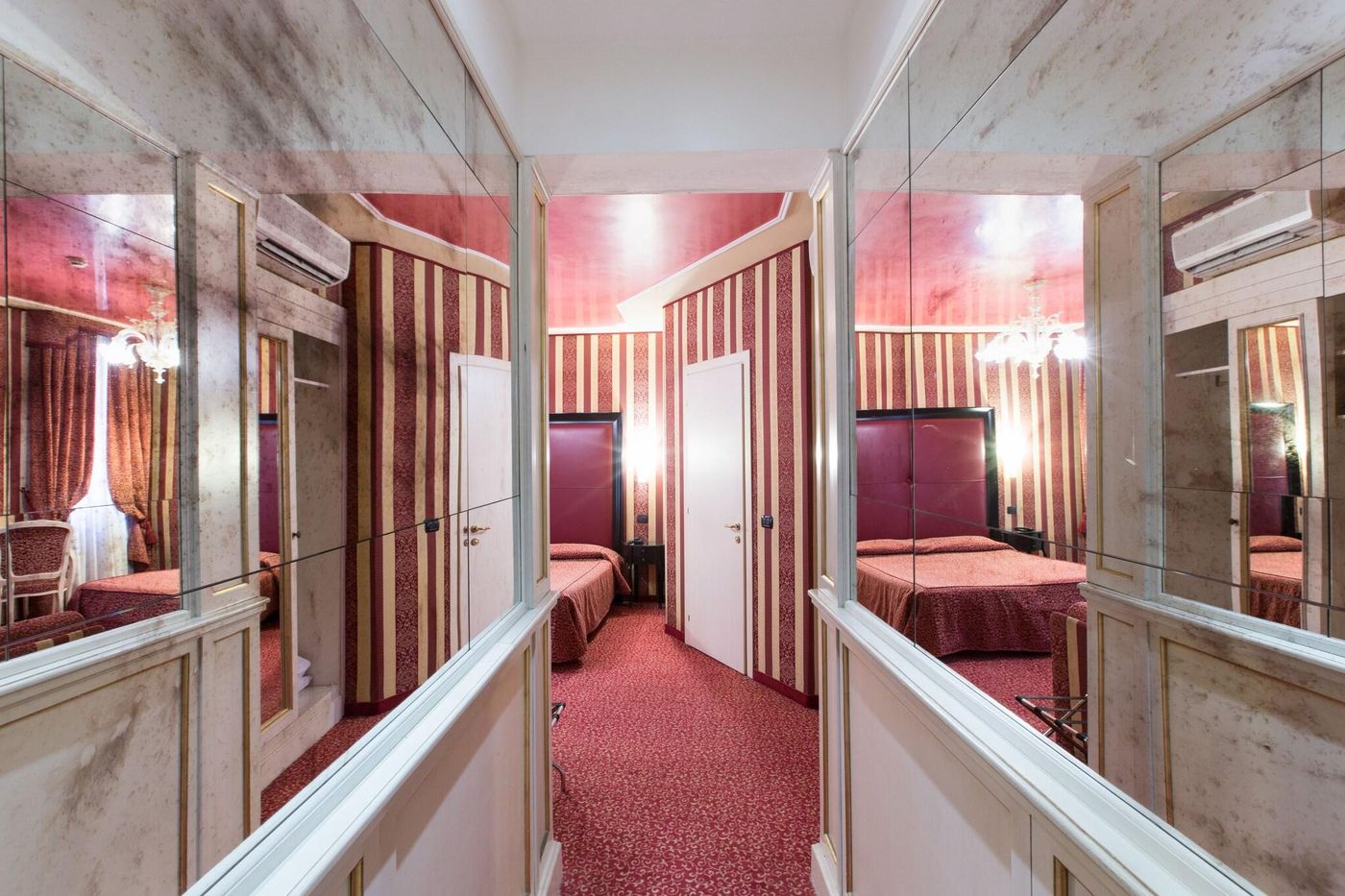 Hotel-Alcyone-Lobby-8