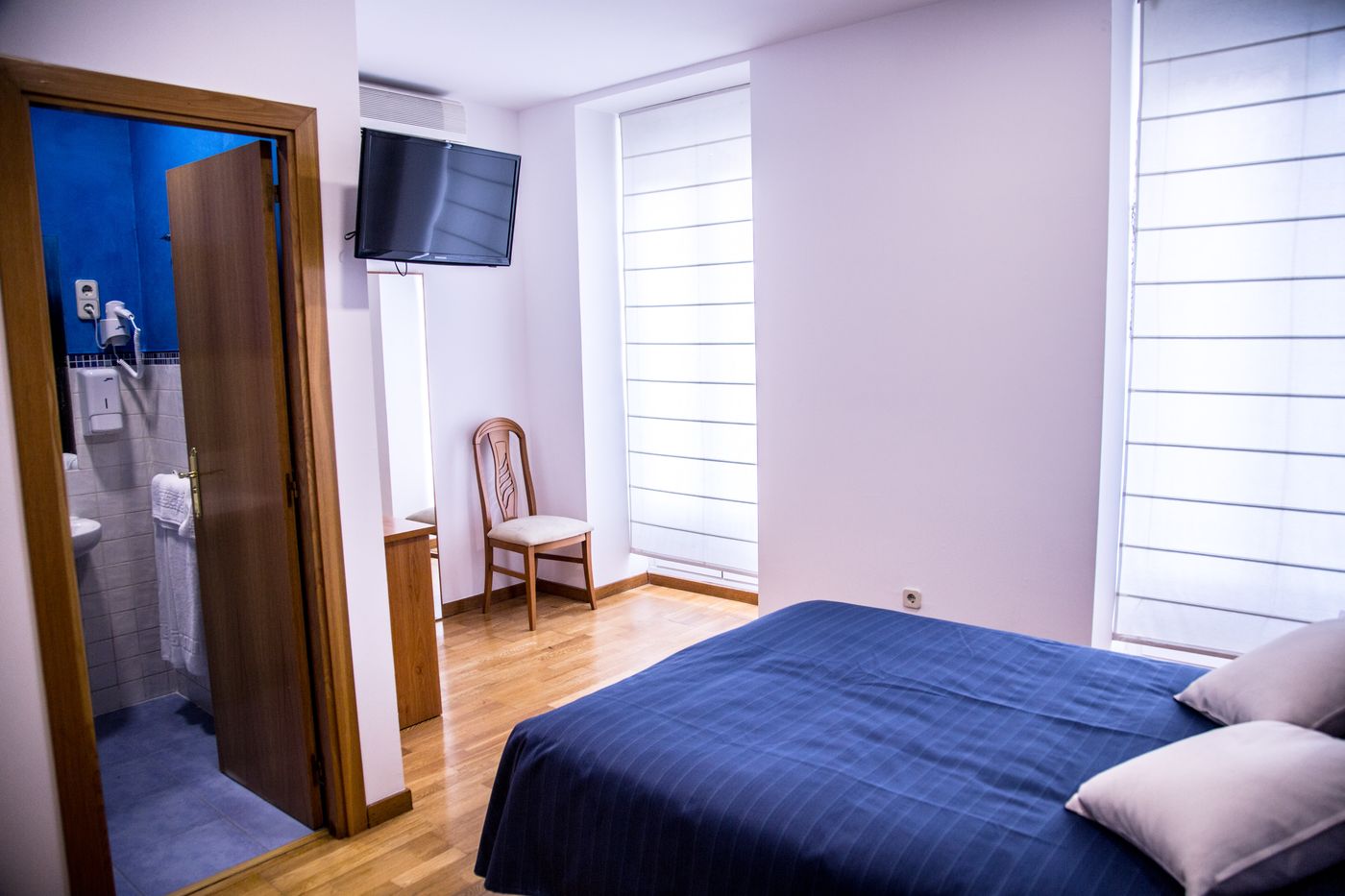 Hostal-Montaloya-Room-6