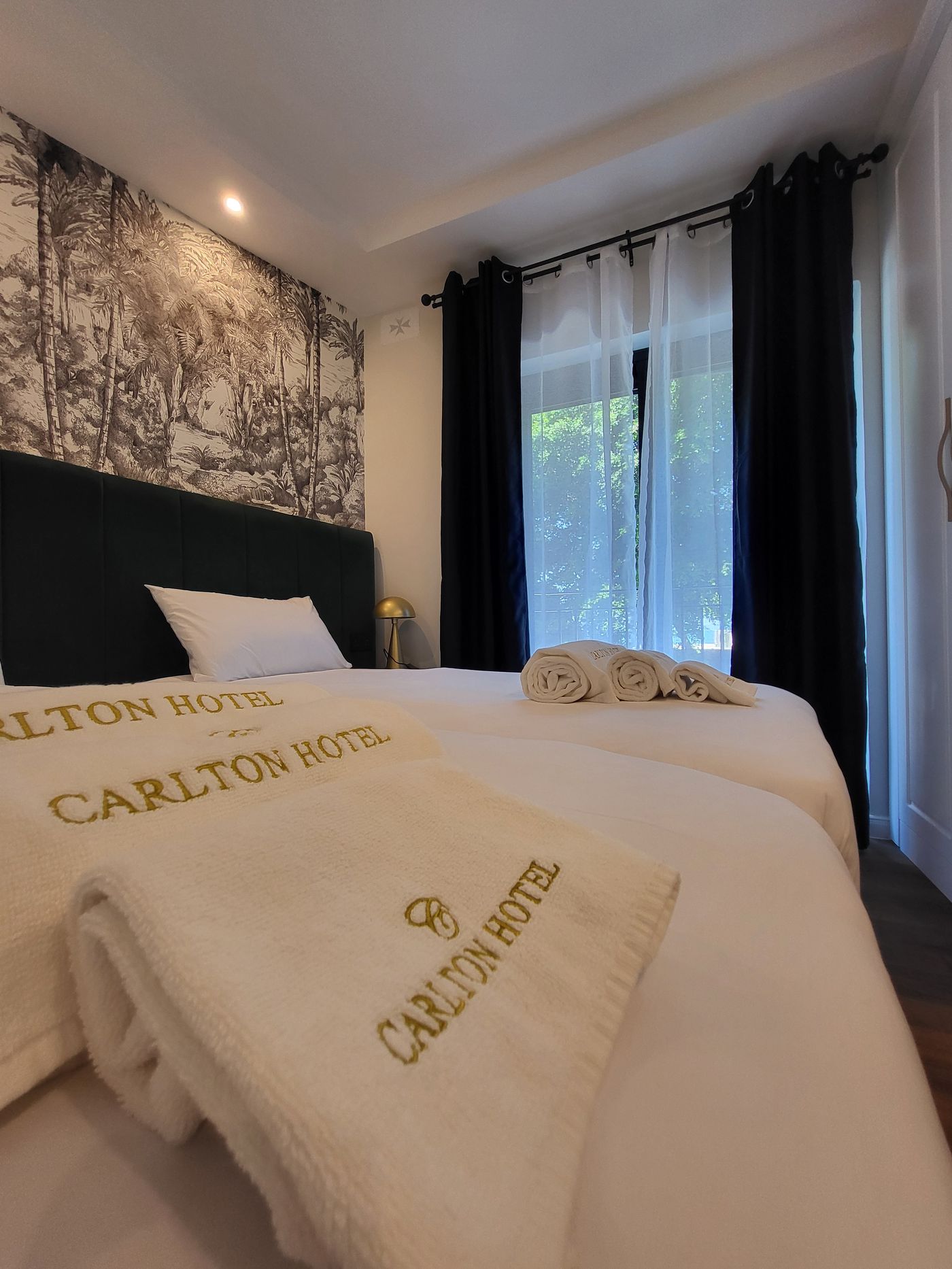 Carlton-Hotel-Room-20