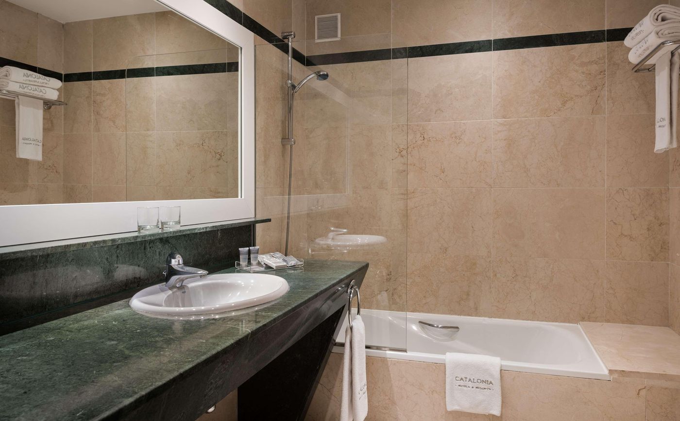 Catalonia-Puerta-del-Sol-Room-50