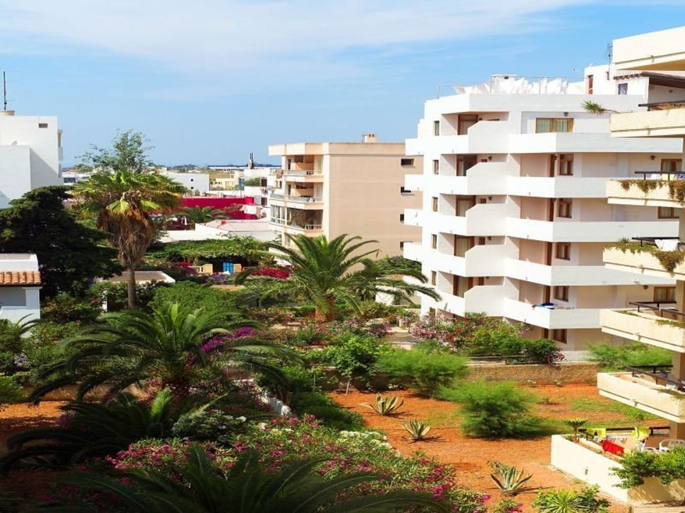 Green-Line-Bon-Sol-Lobby-5