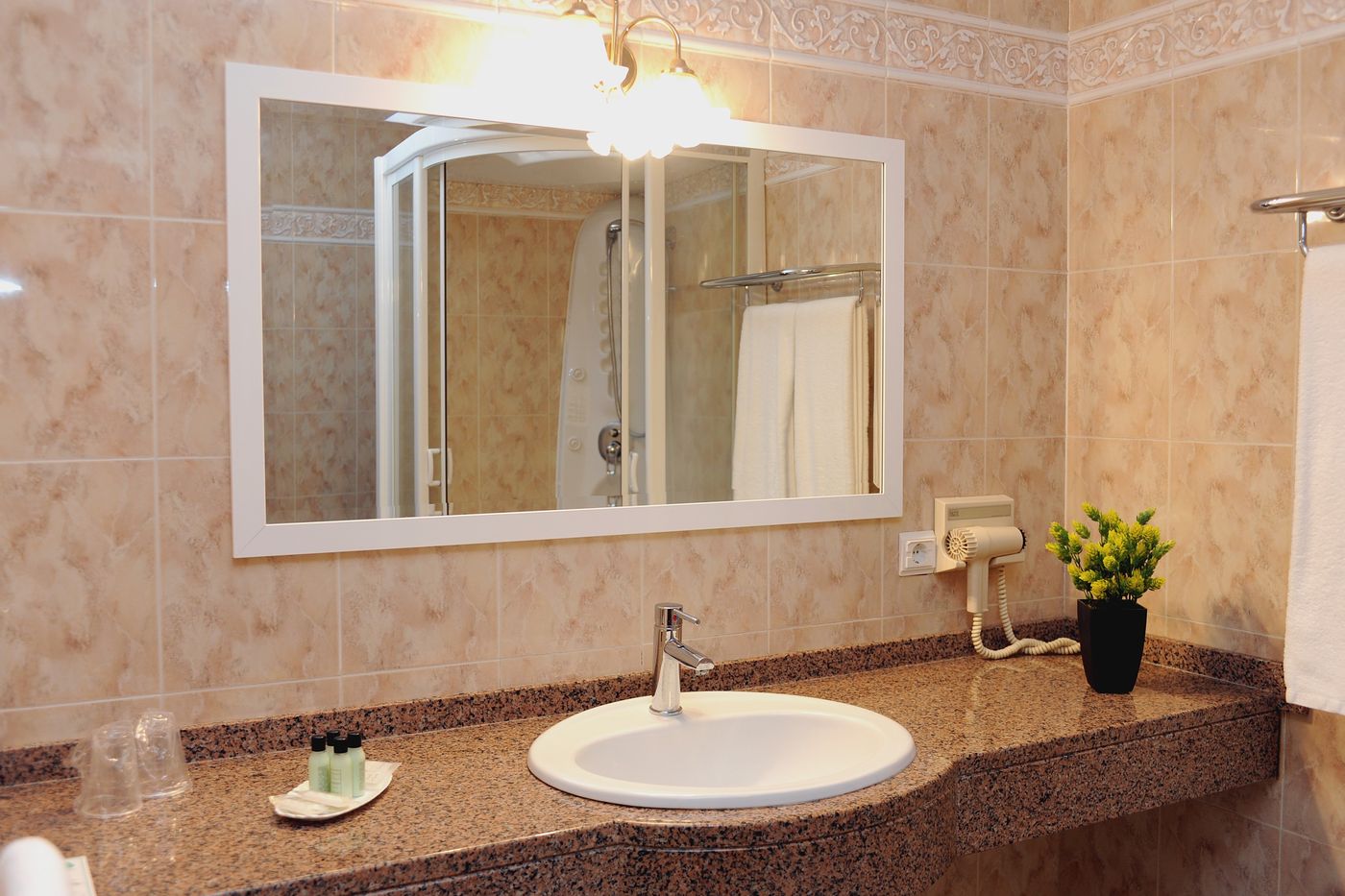 Ocean-Gardens-Room-32