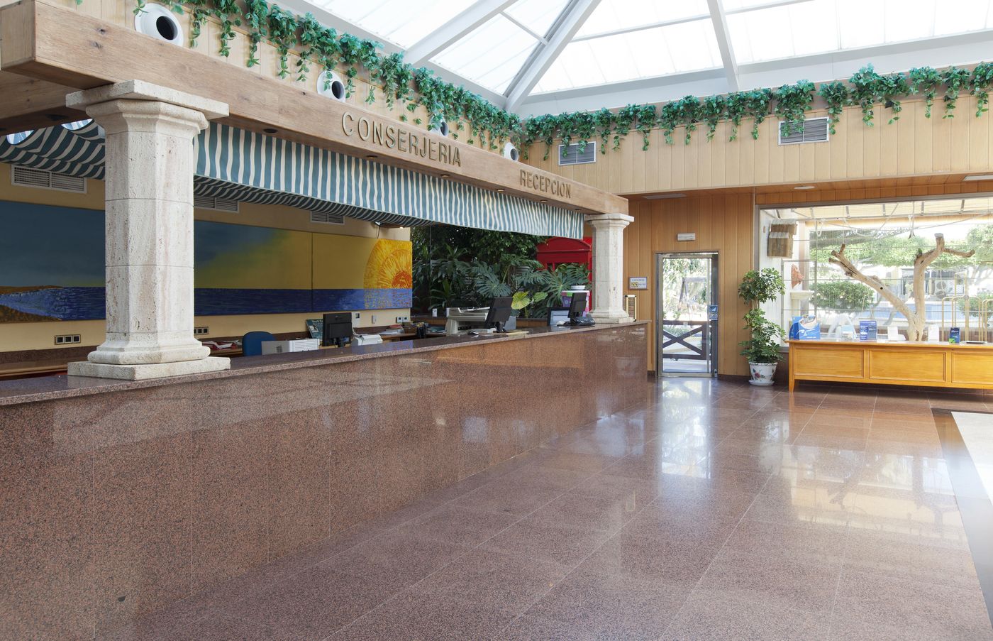 Spa-Playasol-Lobby-38