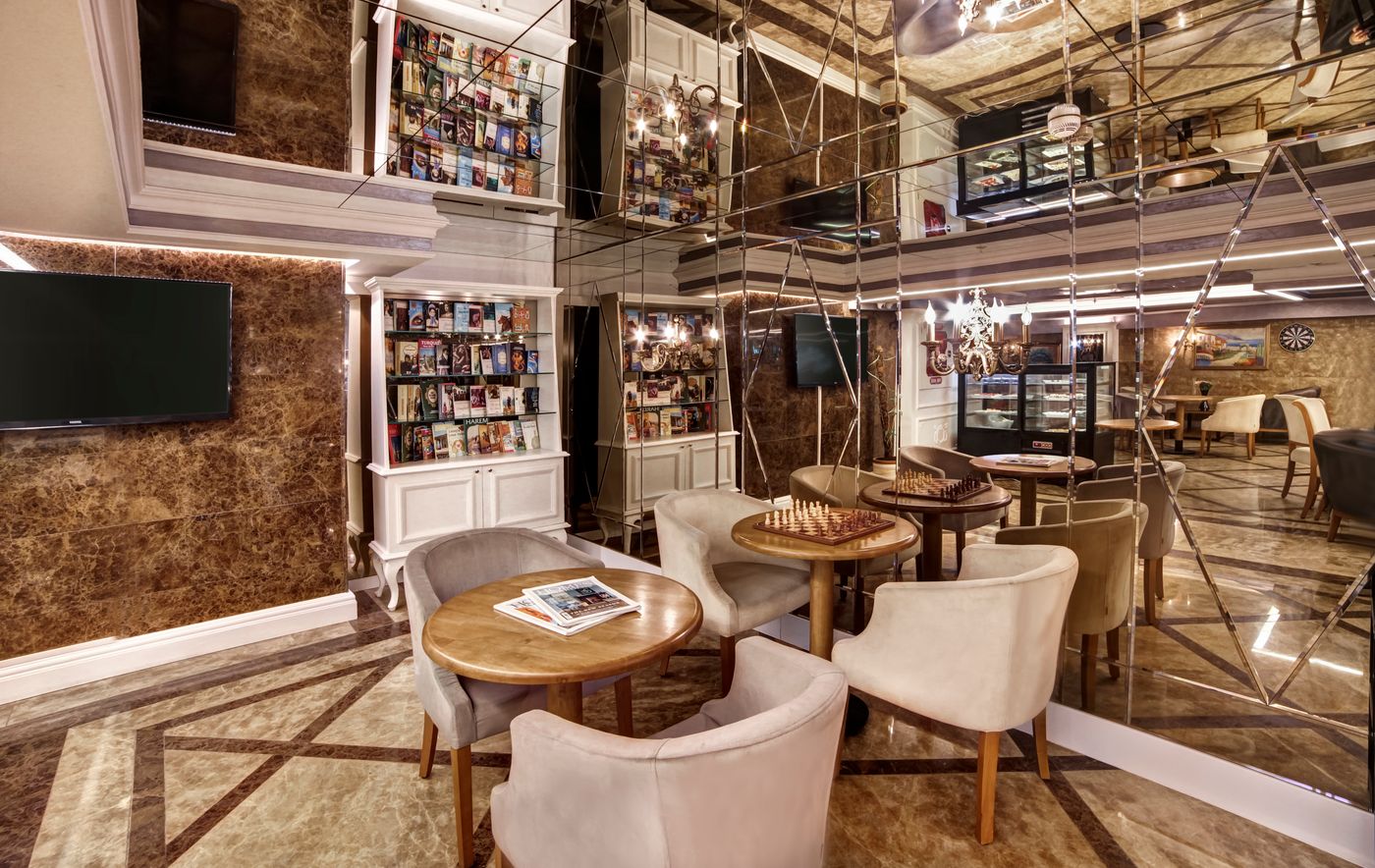 Skalion-Hotel---Spa-Lobby-13