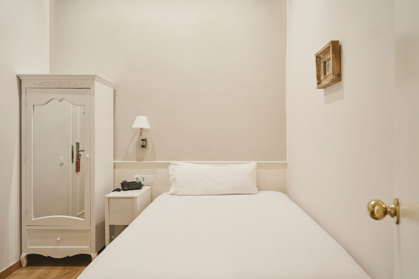 Meson Castilla Atiram Hotel-Spain-BARCELONA-Room-2