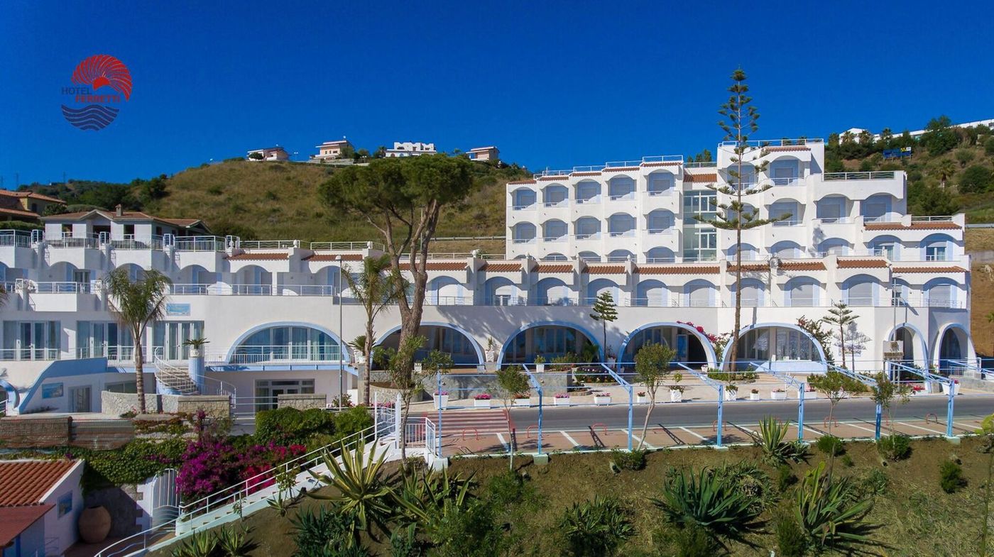 Ferretti-Italy-DIAMANTE-Lobby-9