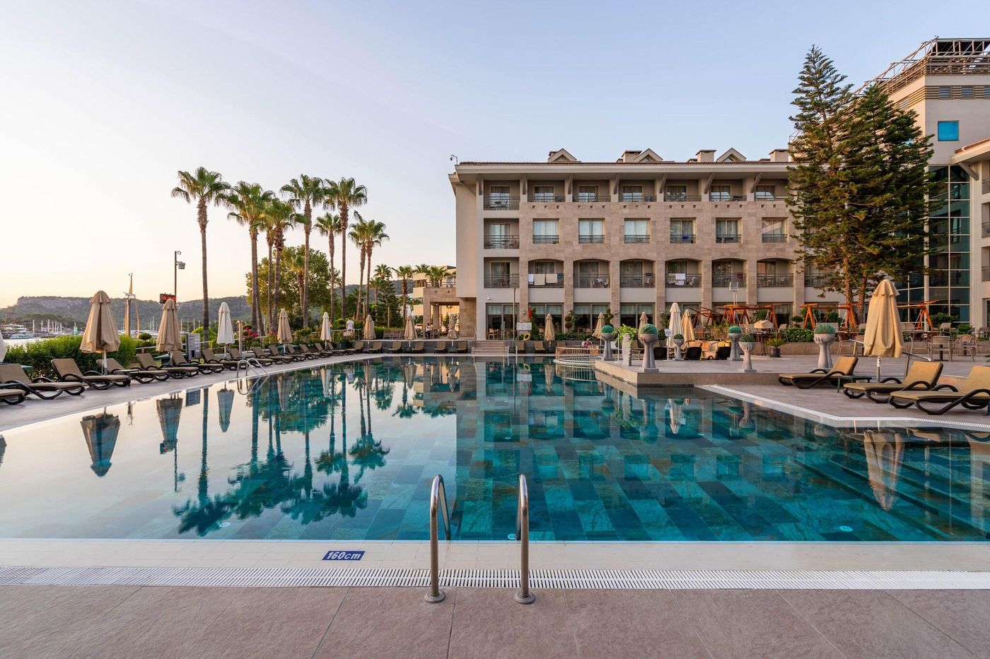 Fame-Residence-Kemer-Pool-1