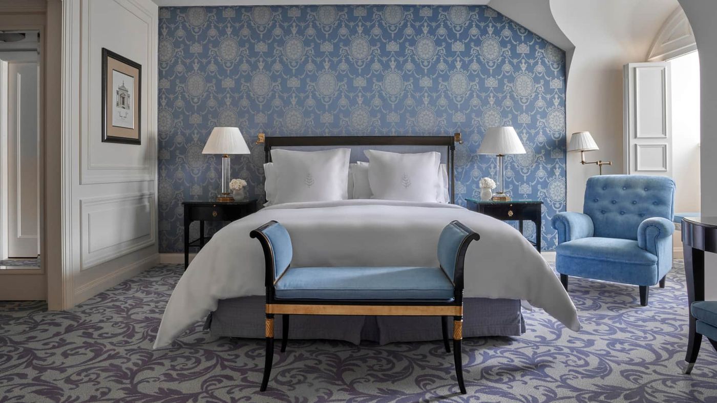 Four-Seasons-Hotel-Prague-Room-9